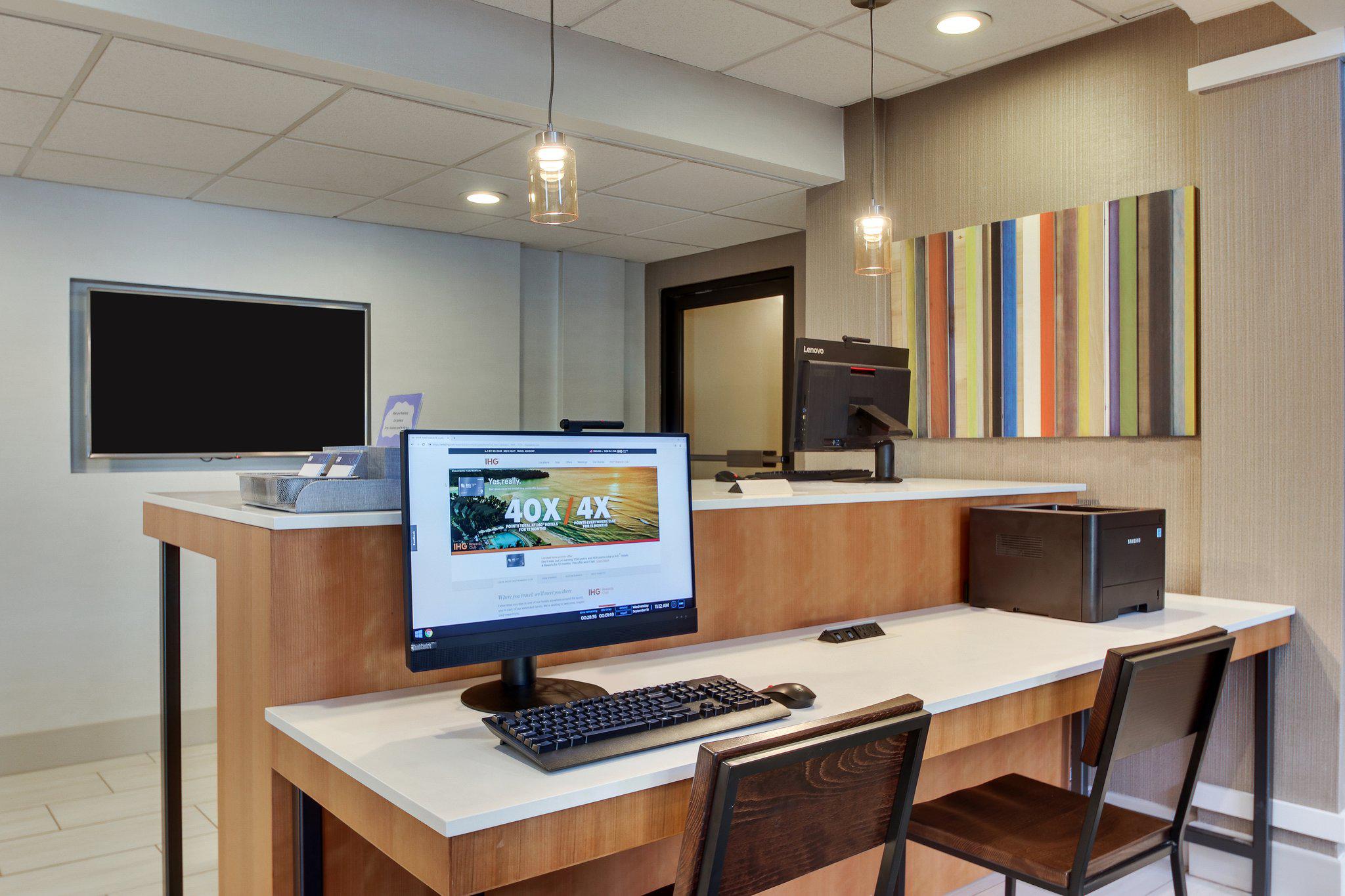 Holiday Inn Express & Suites Atlanta-Emory University Area Photo