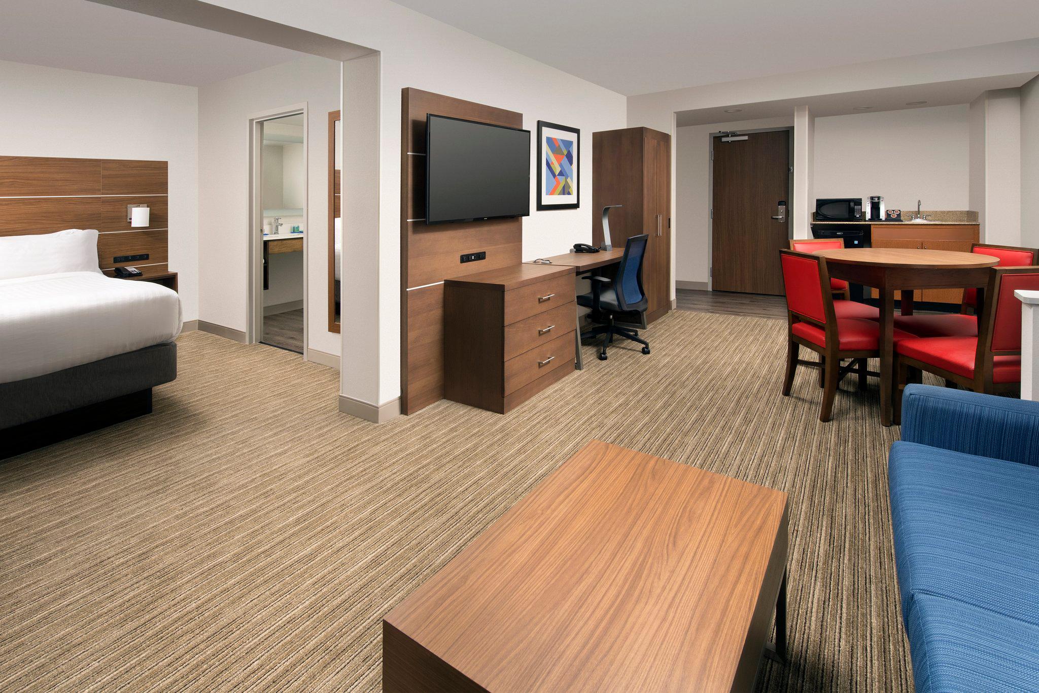 Holiday Inn Express & Suites Baltimore - Bwi Airport North Photo