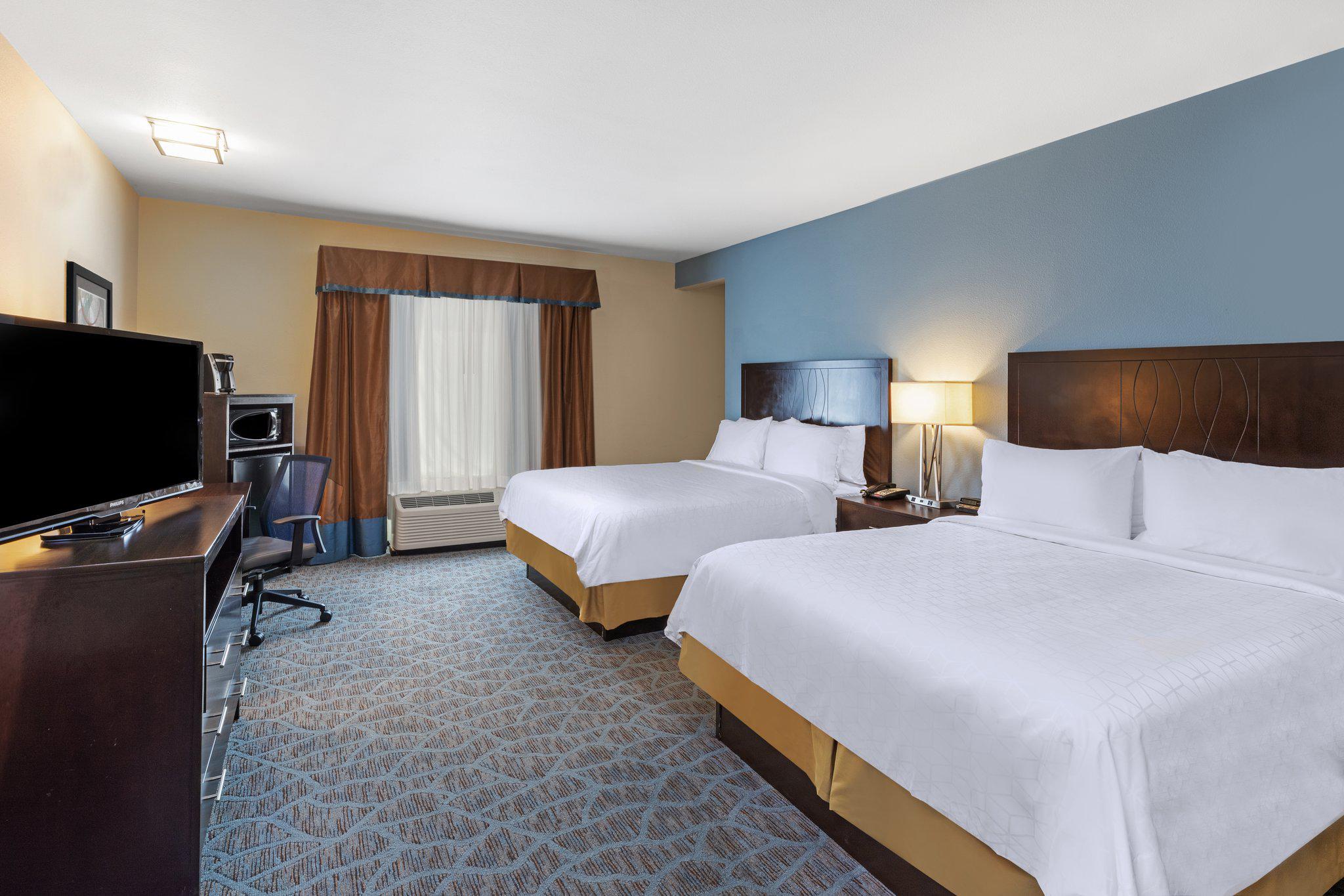 Holiday Inn Express & Suites Floresville Photo