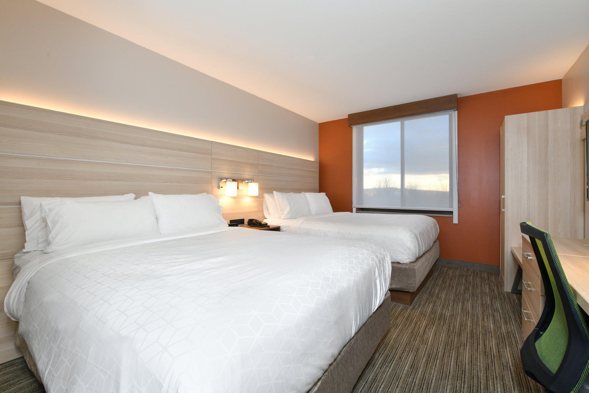 Holiday Inn Express Staten Island West Photo