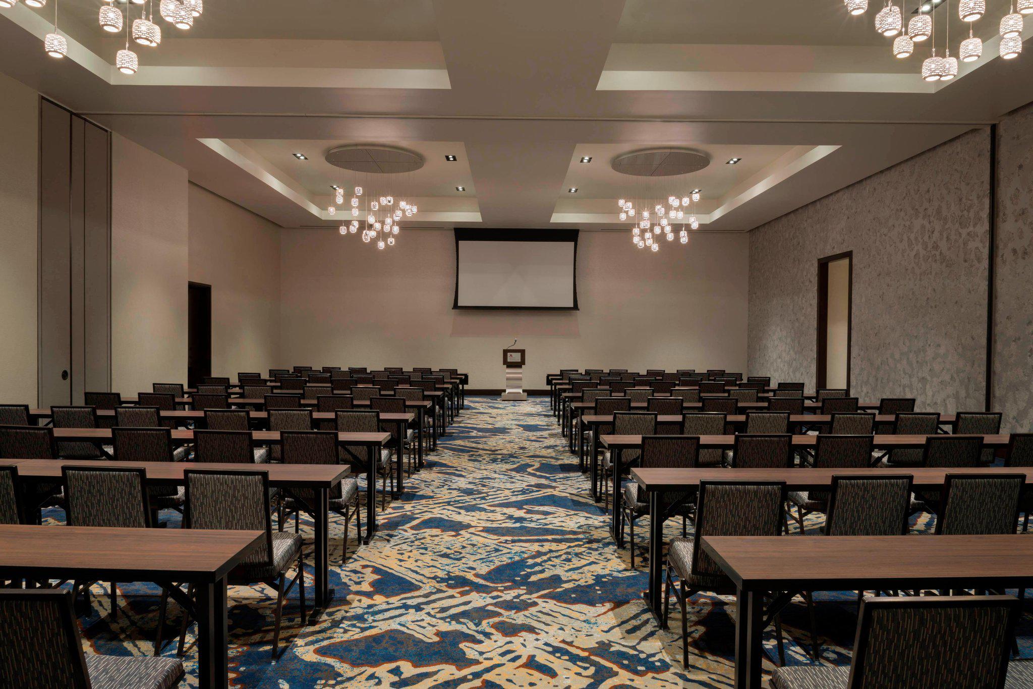 Buffalo Marriott at LECOM HARBORCENTER Photo