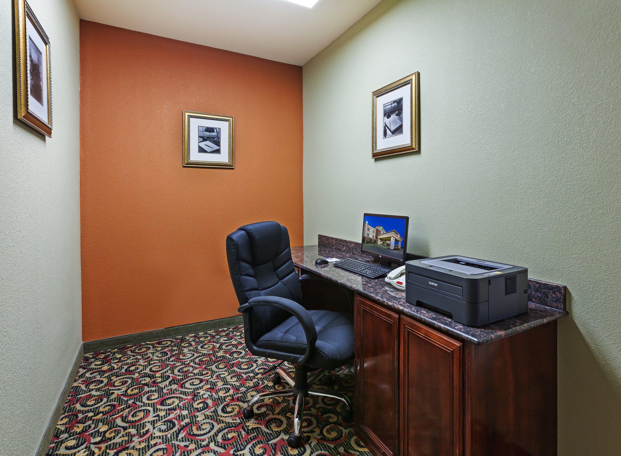 Holiday Inn Express & Suites Amarillo East Photo