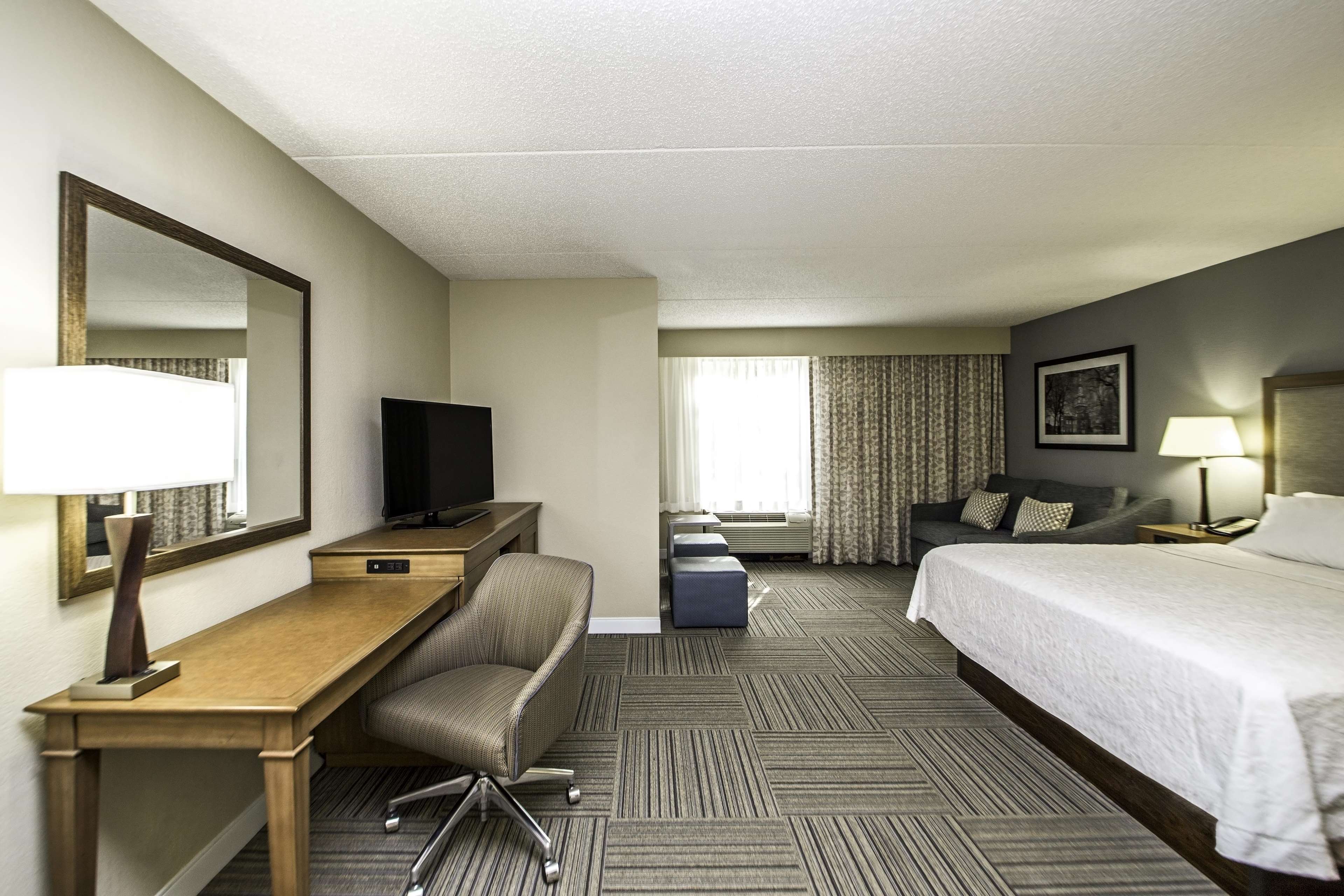 Hampton Inn Philadelphia-International Airport Photo