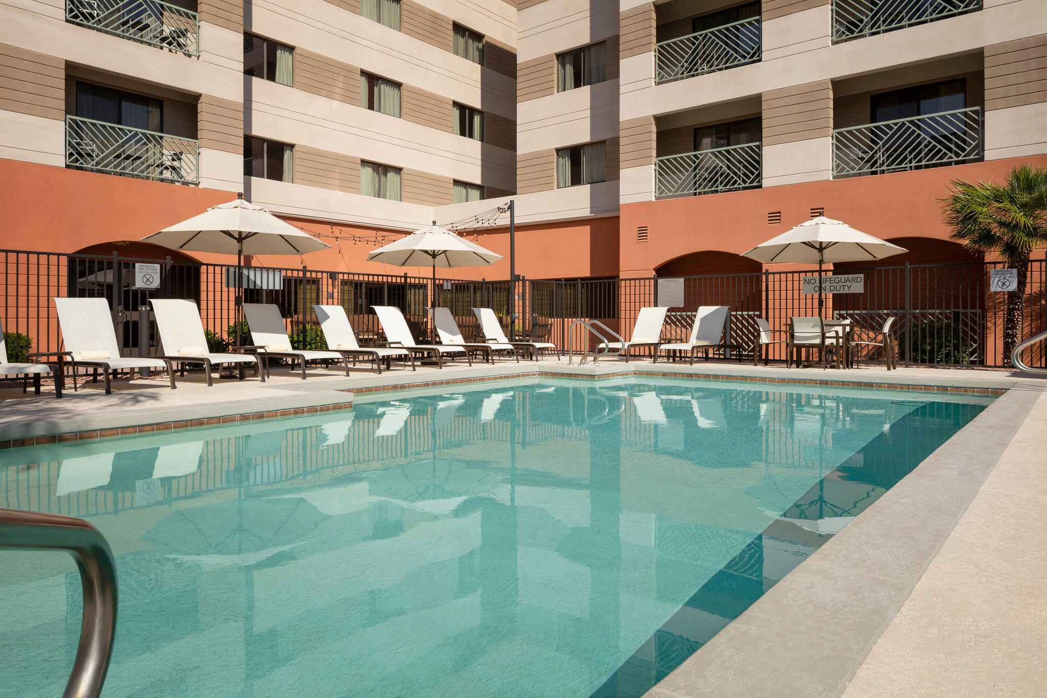 Courtyard by Marriott Scottsdale Old Town Photo