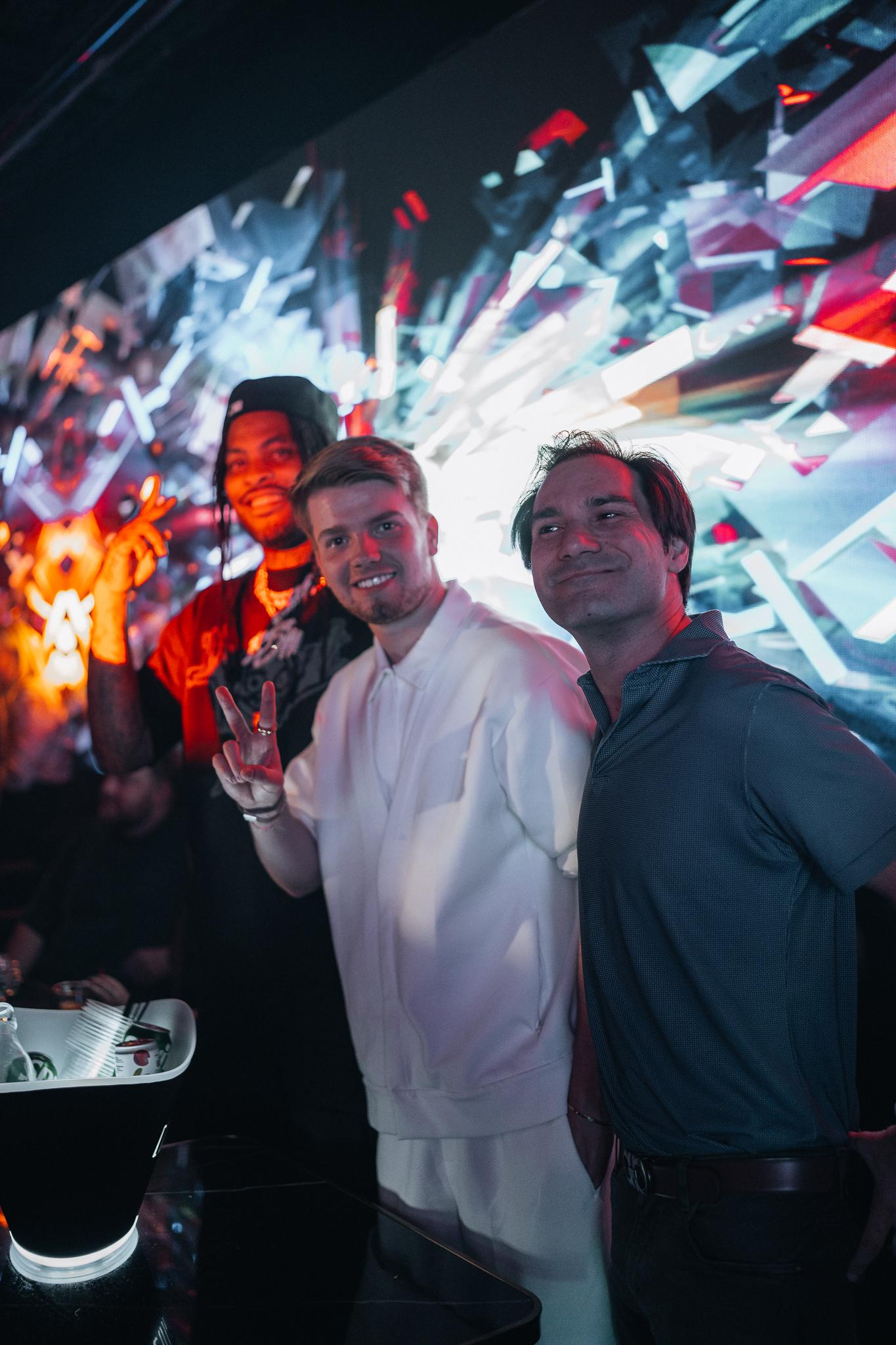 Vibes Bar & Lounge Image