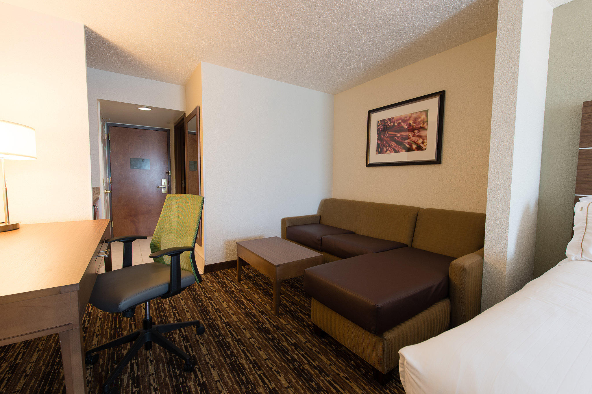 Holiday Inn Express & Suites Walterboro I-95 Photo
