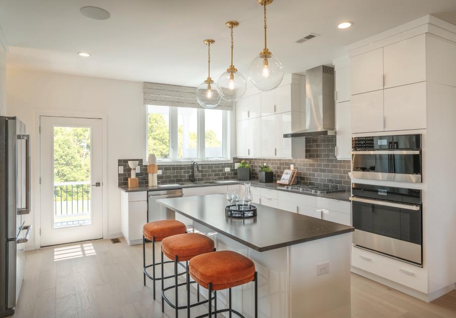 Spacious and bright kitchen