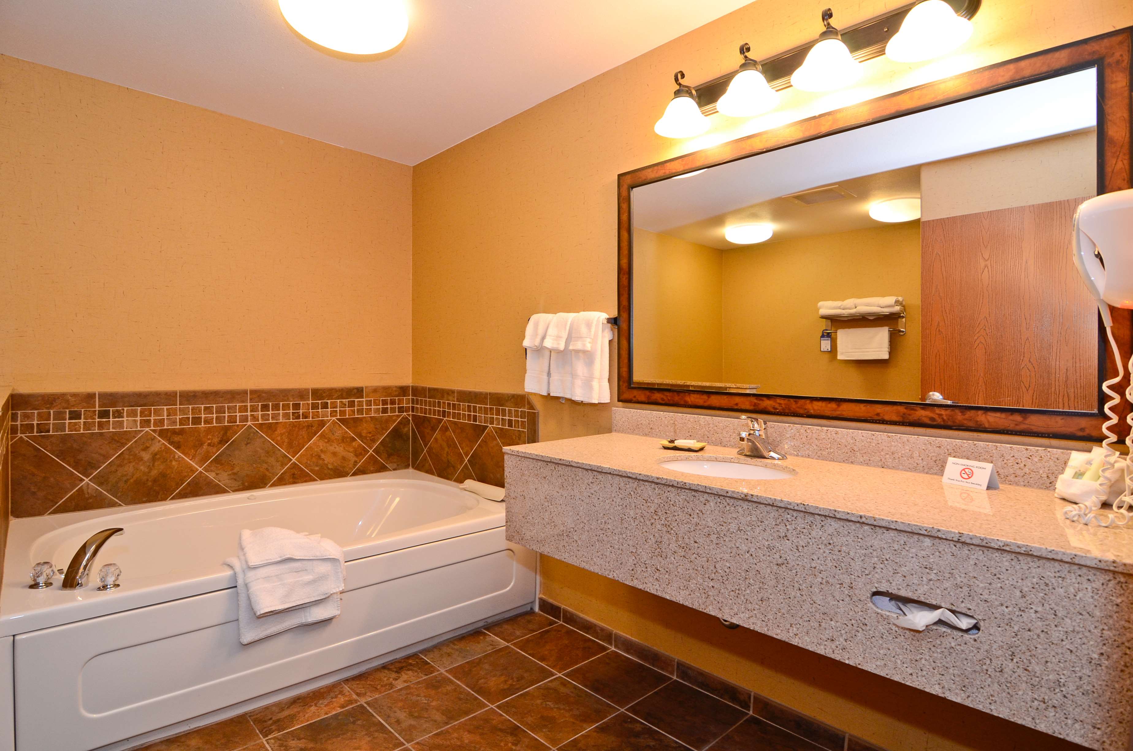 Best Western Plus Kelly Inn & Suites Photo