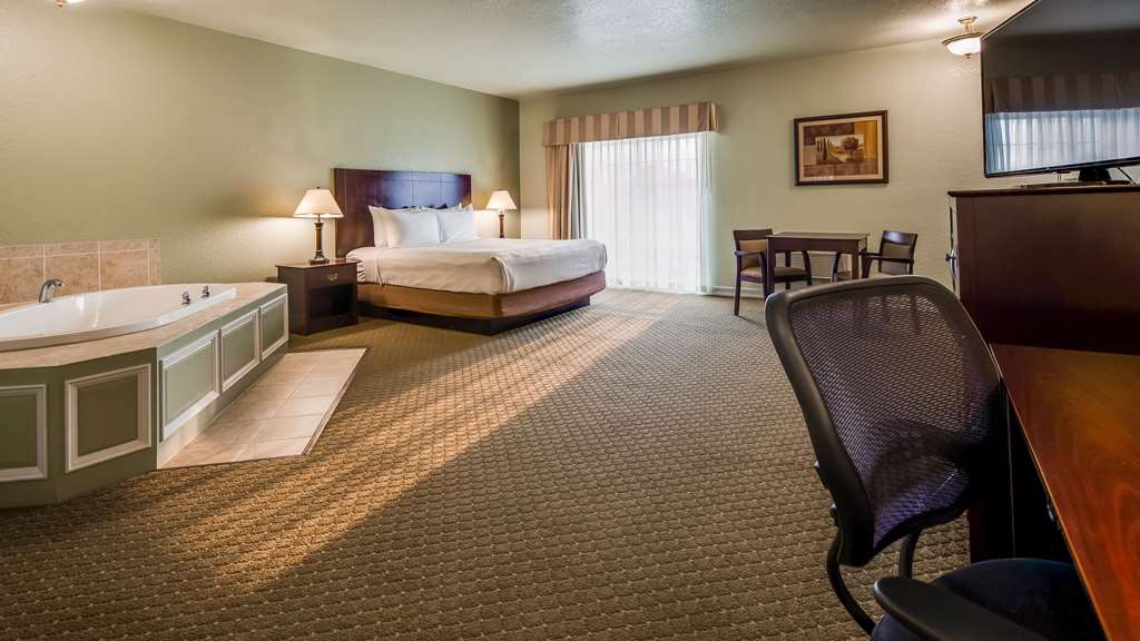 Best Western Plus Bayshore Inn Image
