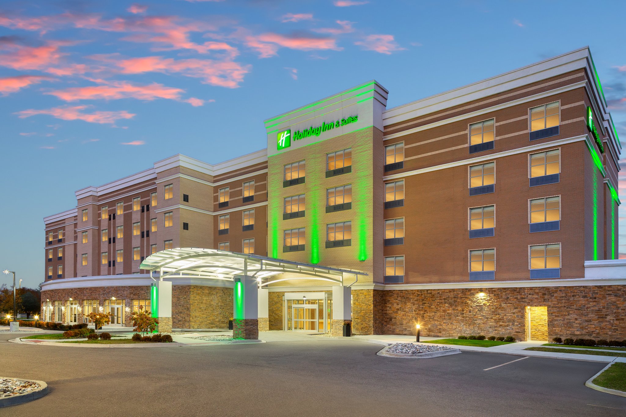 Holiday Inn & Suites Detroit - Troy by IHG Image