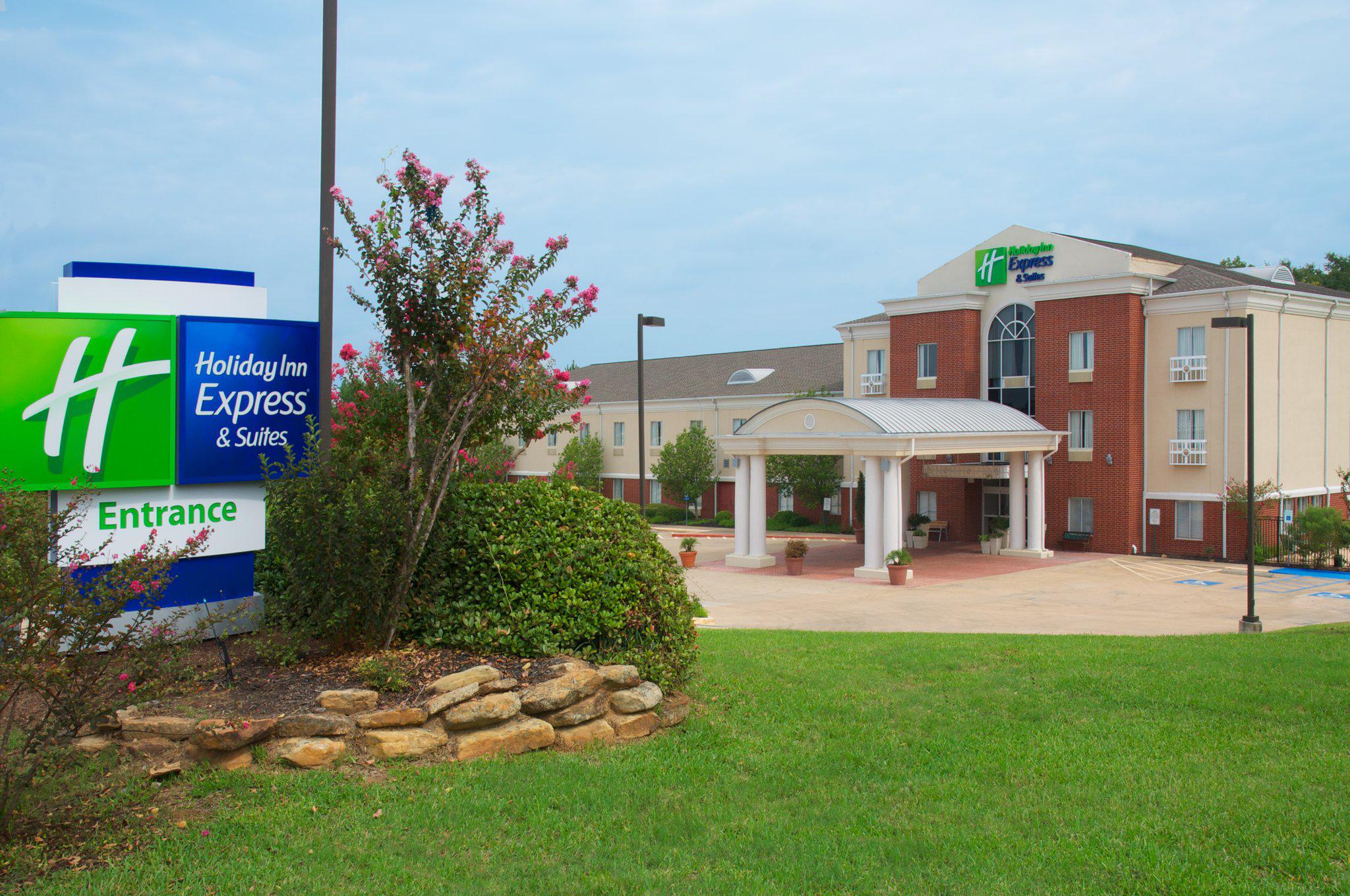 Holiday Inn Express & Suites Livingston Photo