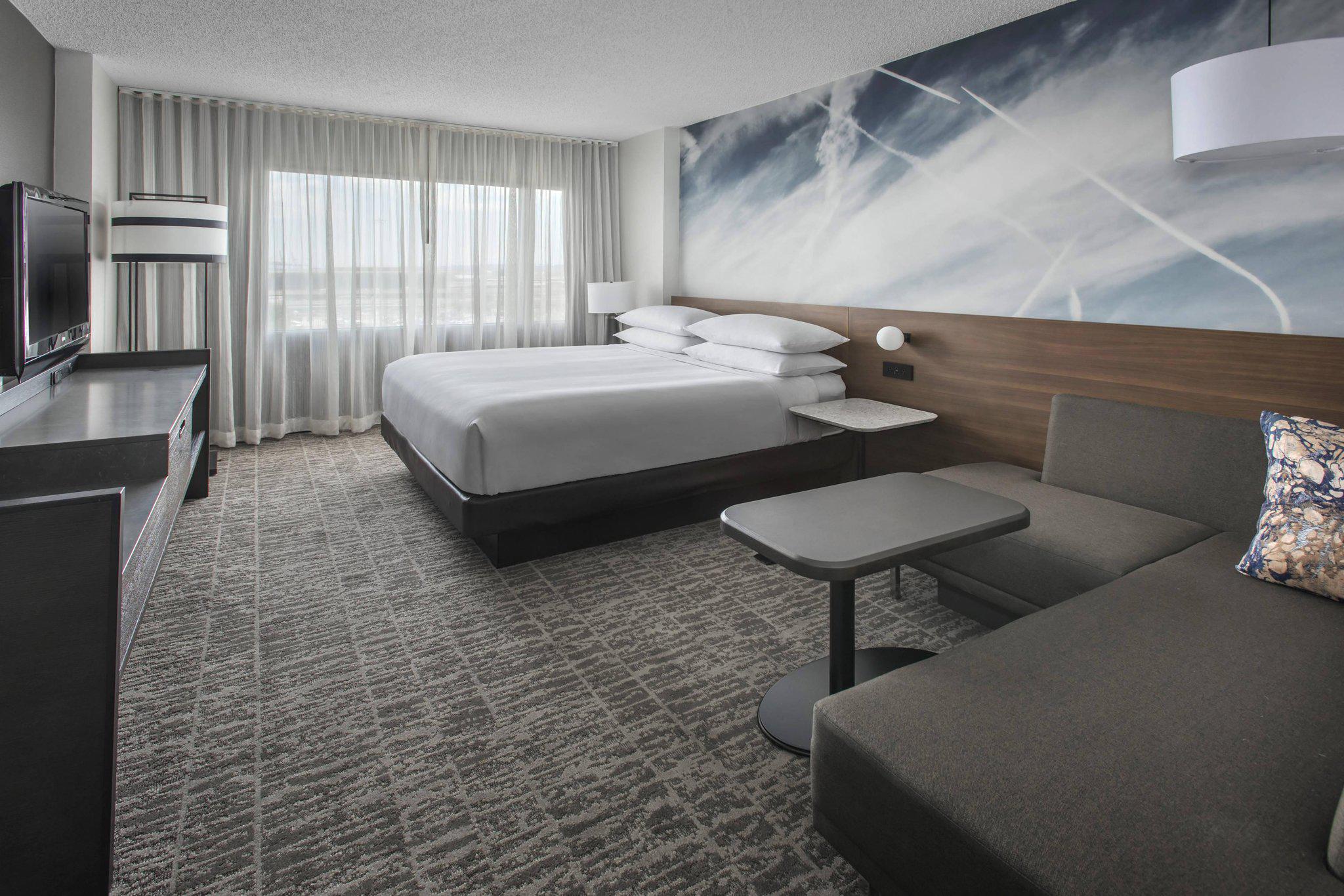 Newark Liberty International Airport Marriott Photo