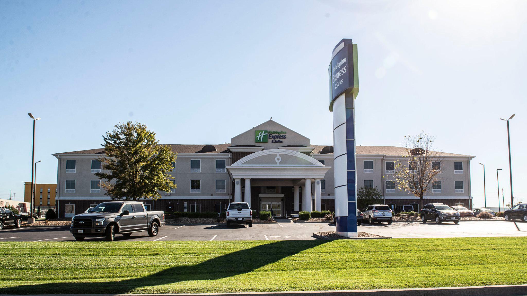 Holiday Inn Express & Suites Sedalia Photo