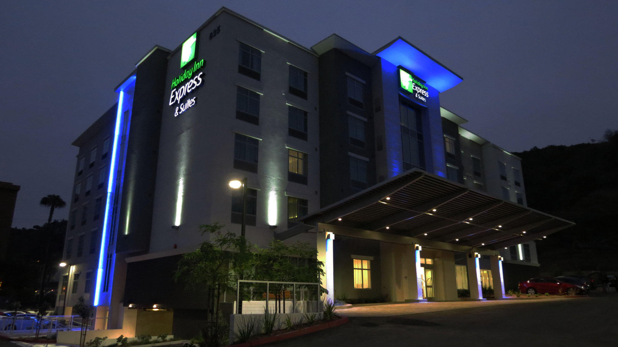 Holiday Inn Express & Suites San Diego - Mission Valley Photo