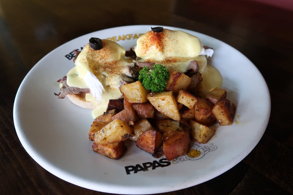 Eggs Benedict w Steak