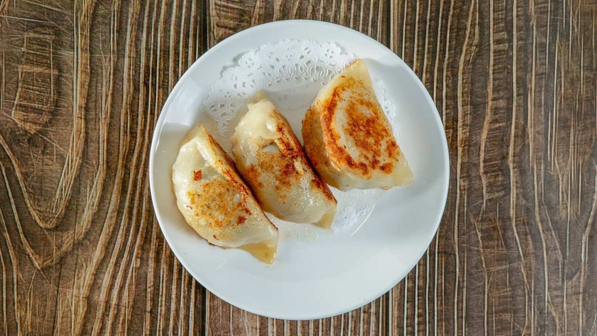 Pan - Fried Potstickers / 韮菜鍋貼