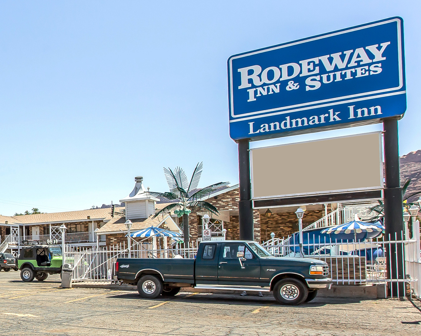 Rodeway Inn &amp; Suites Landmark Inn Logo