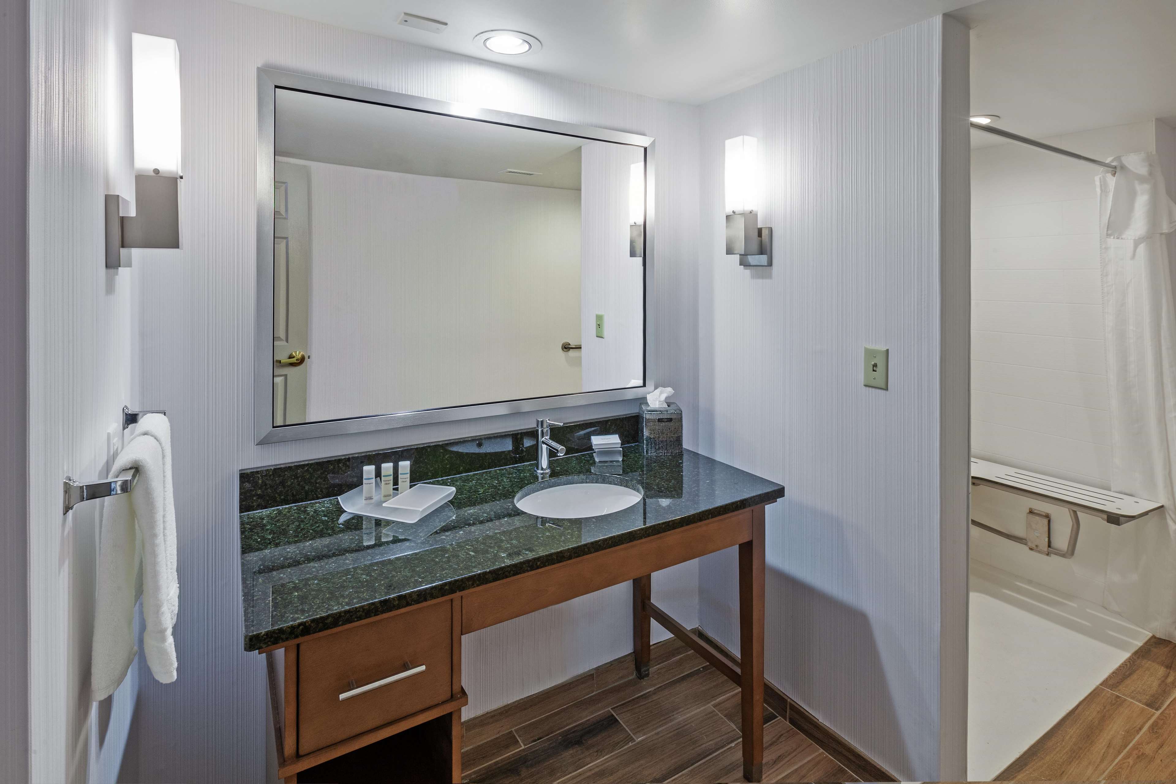 Homewood Suites by Hilton Greensboro Photo