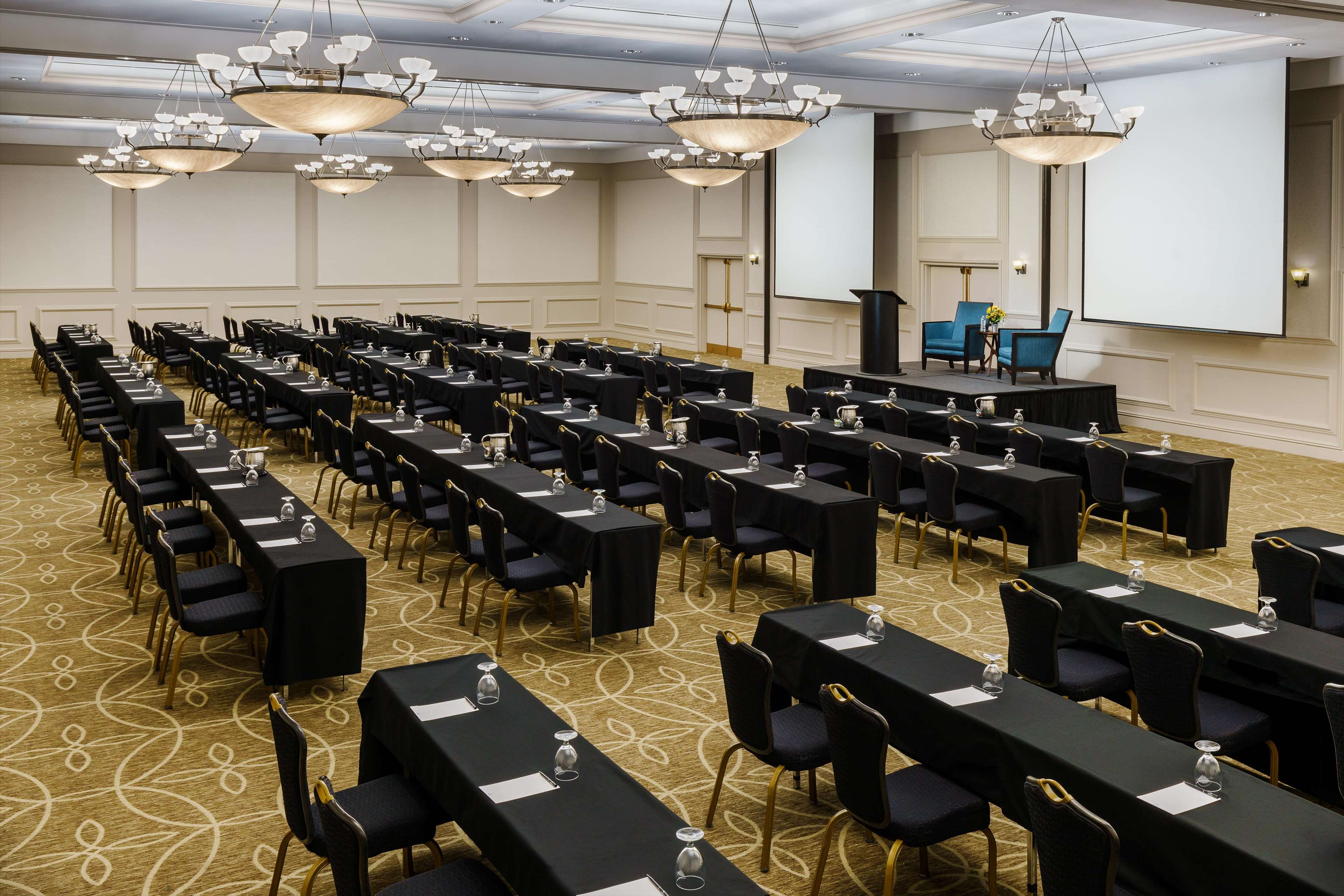 Hilton Charlotte University Place Photo