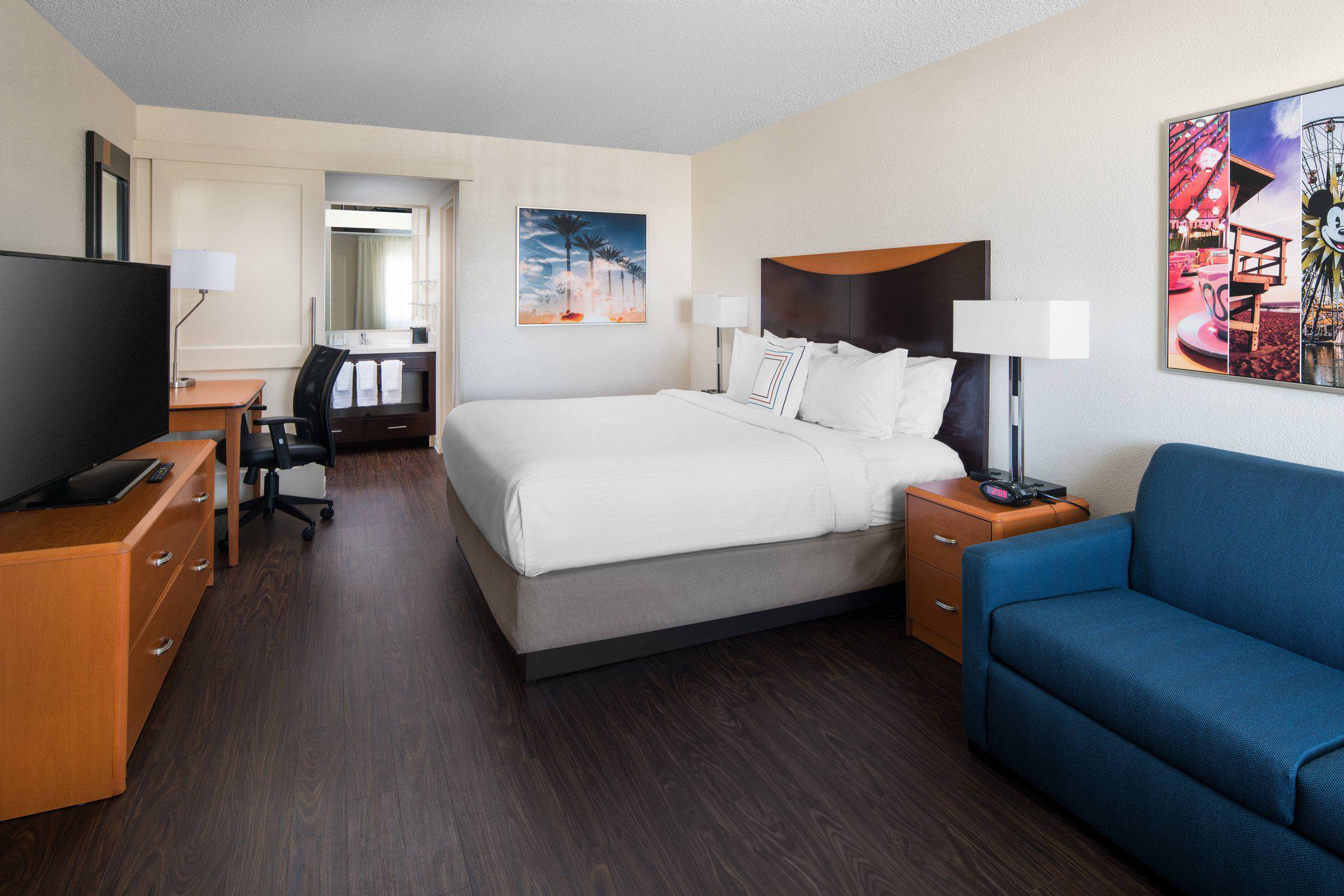 Fairfield by Marriott Anaheim Resort Photo