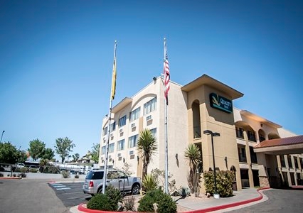 Quality Inn University Logo