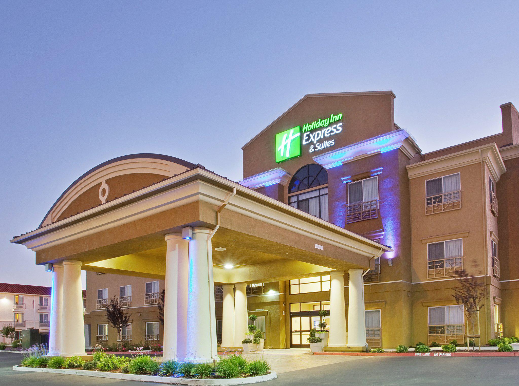 Holiday Inn Express & Suites Salinas Photo