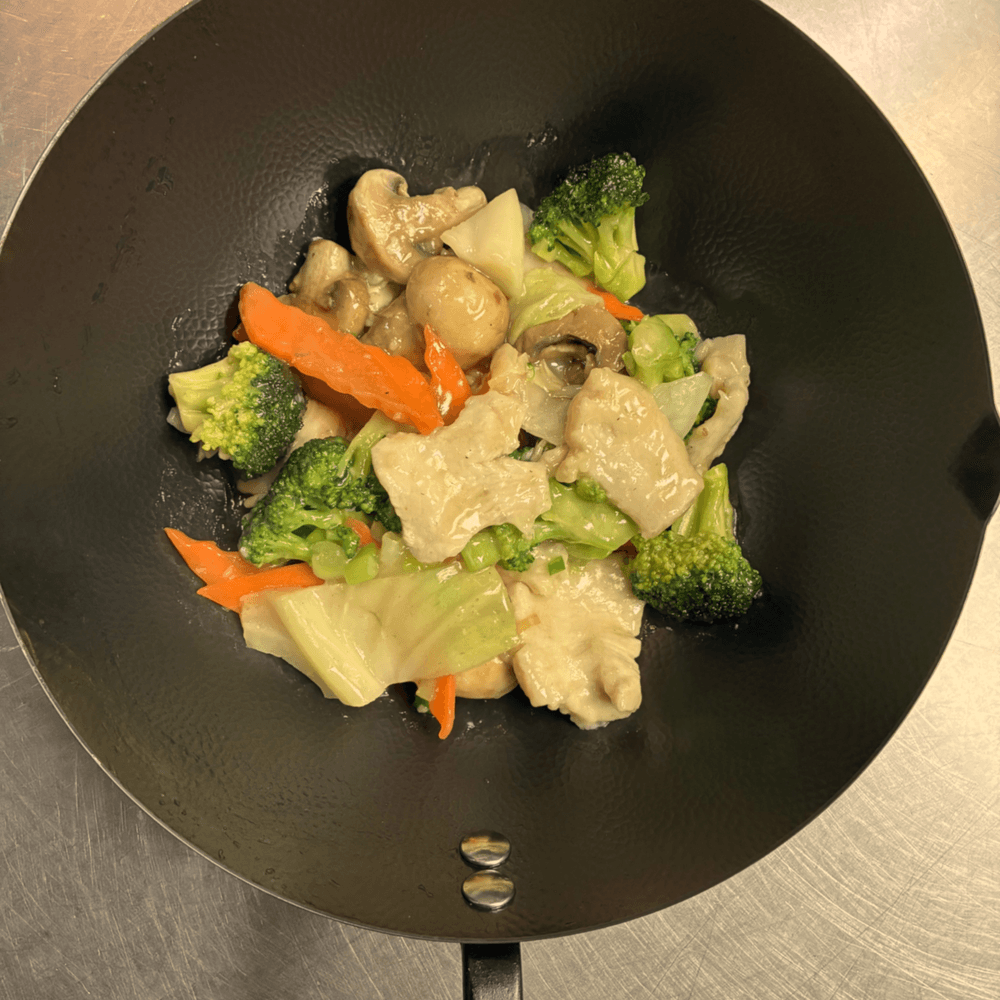 Moo Goo Gai Pan Lunch