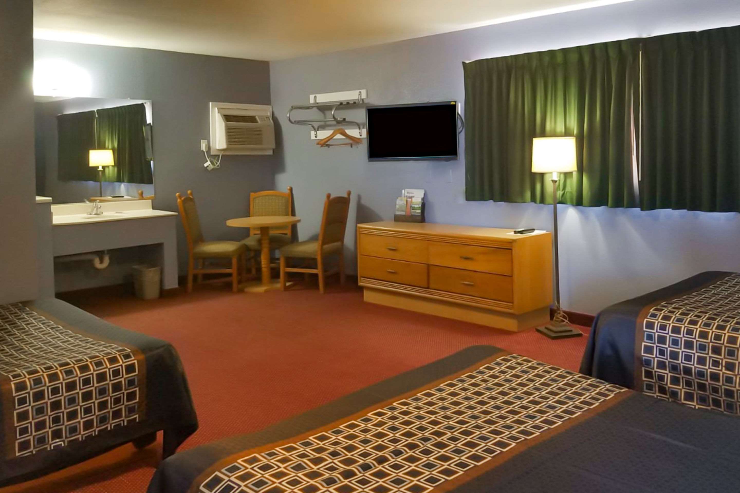 Rodeway Inn & Suites Photo