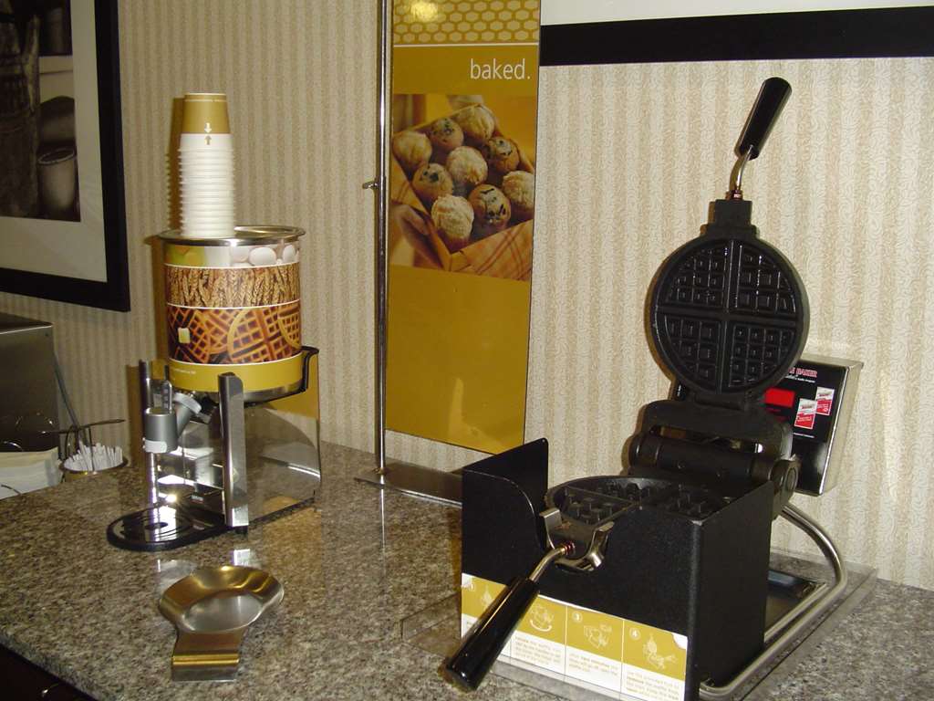 Hampton Inn Cleveland Image