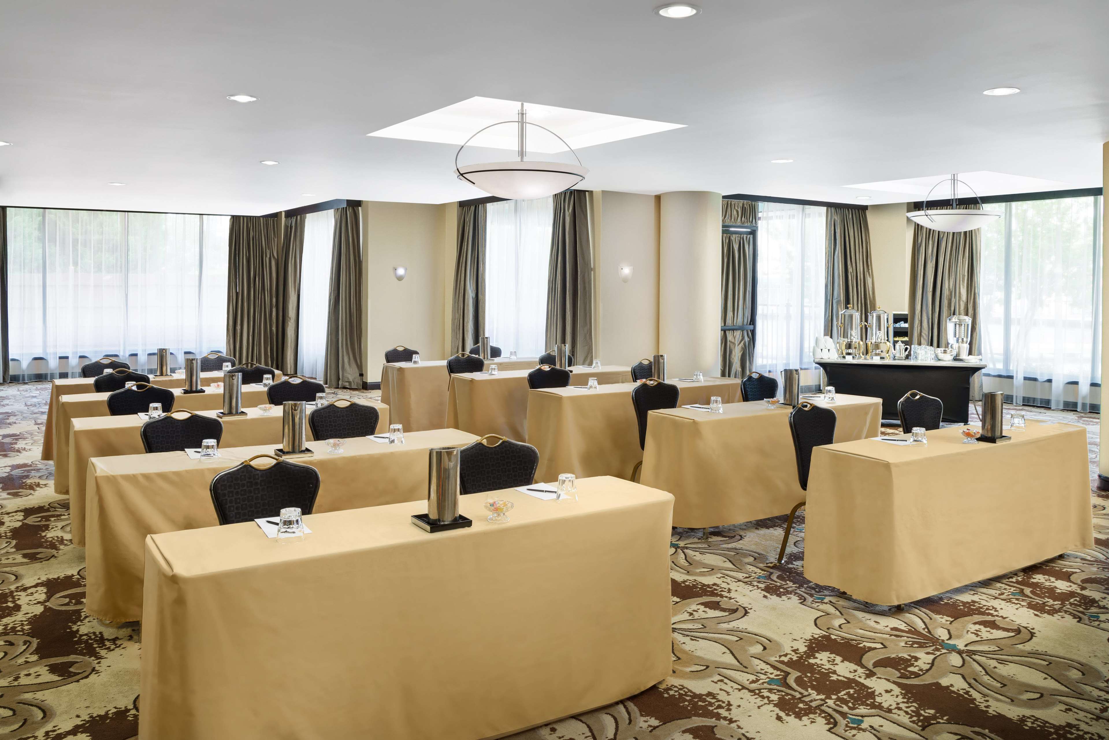 Hilton Charlotte University Place Photo