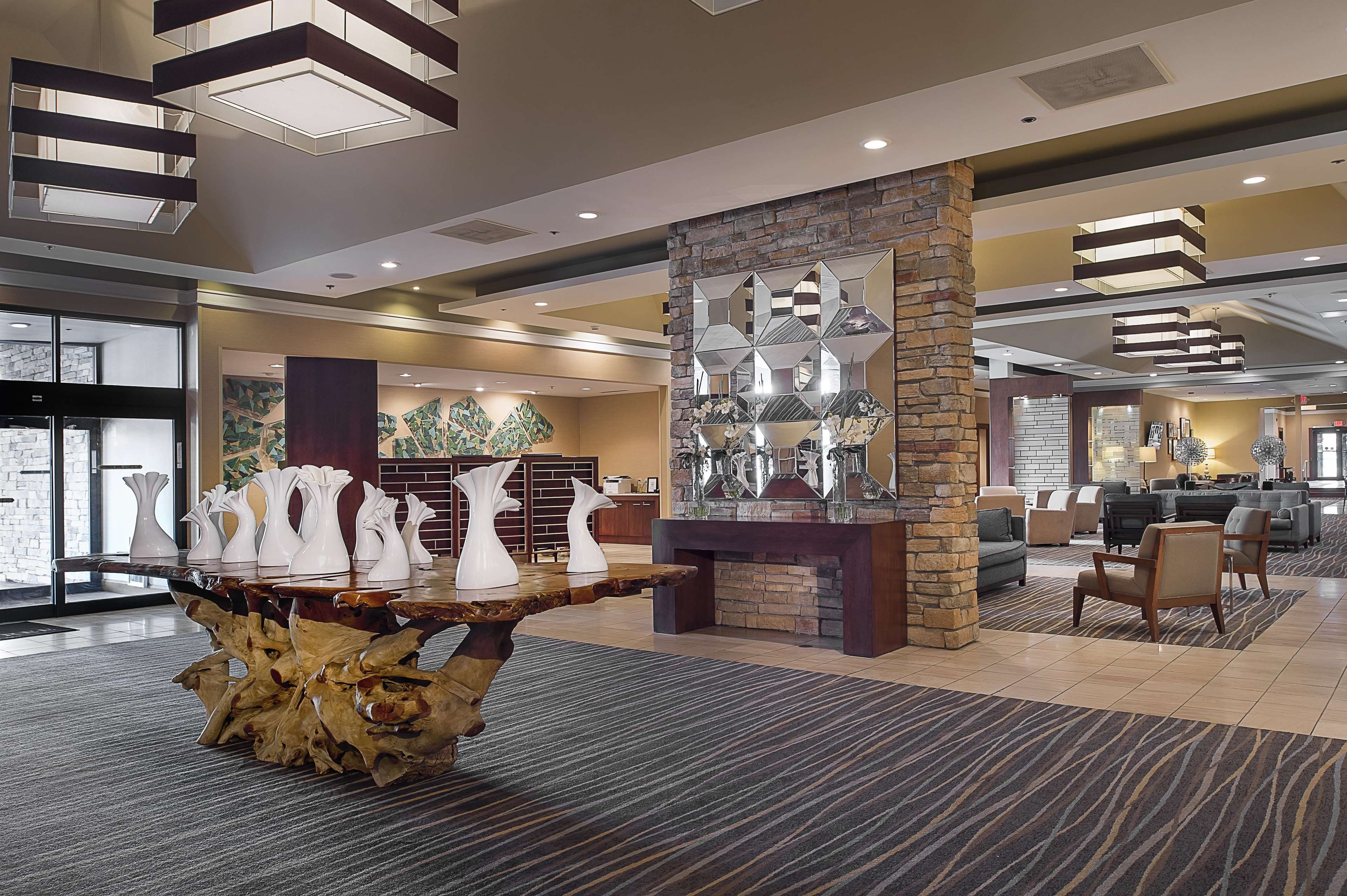 DoubleTree by Hilton Hotel Collinsville - St. Louis Photo