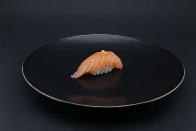 Torched Salmon Nigiri (2pcs)