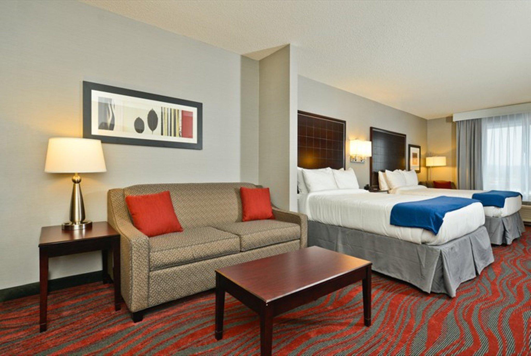 Holiday Inn Express & Suites Utica Photo