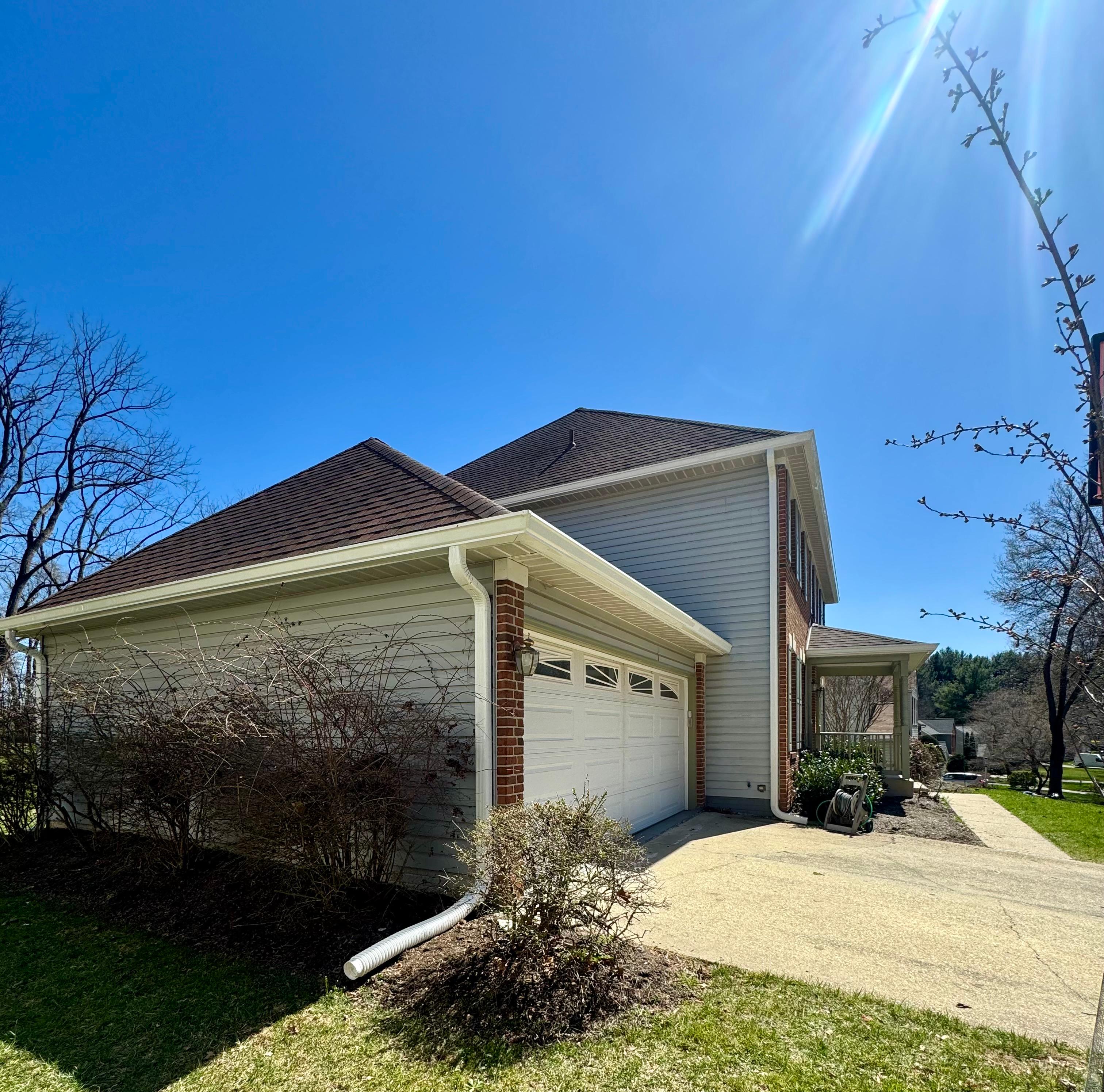 HF Roofing Contractor Image