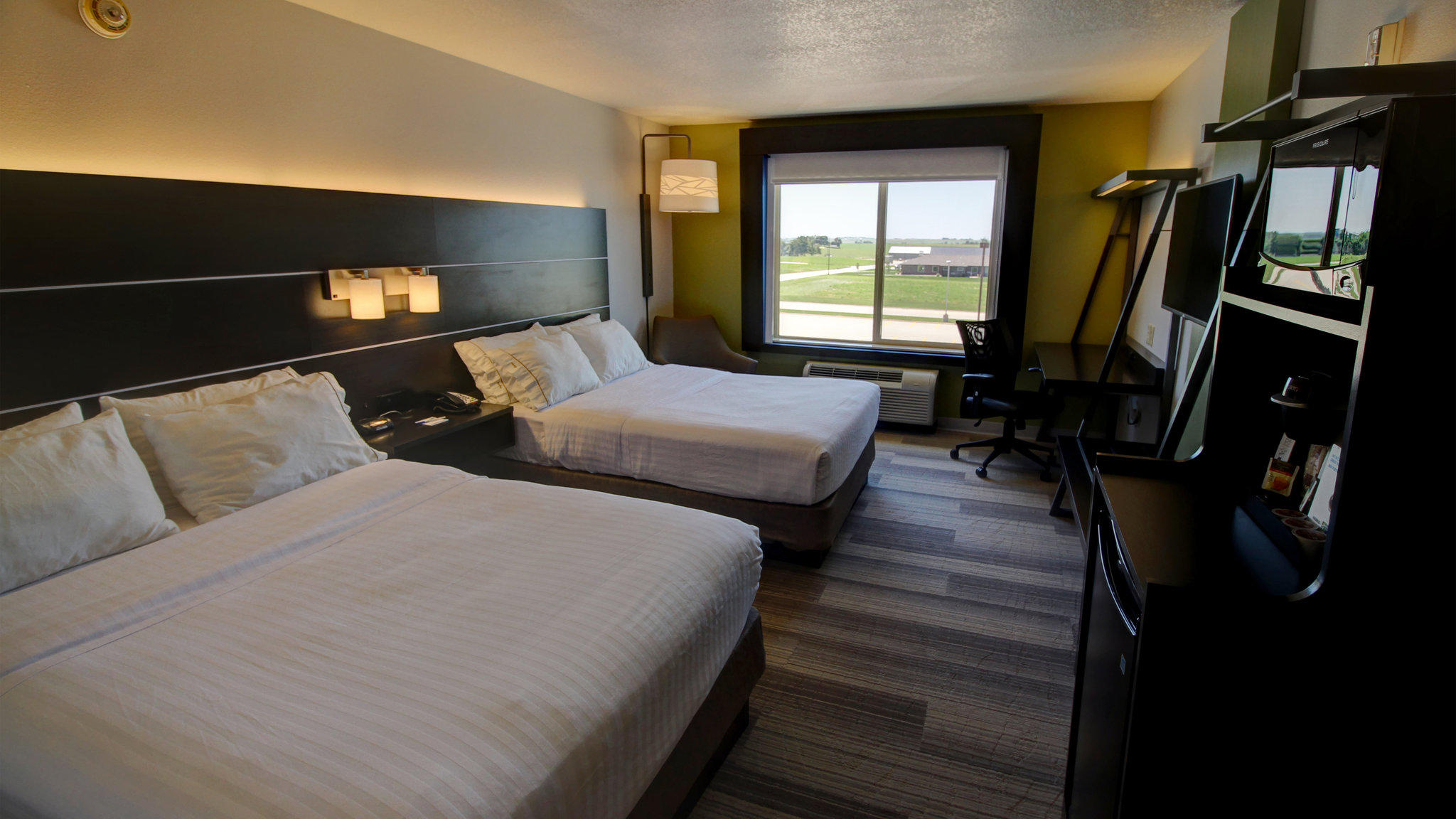 Holiday Inn Express & Suites Sioux Center Photo