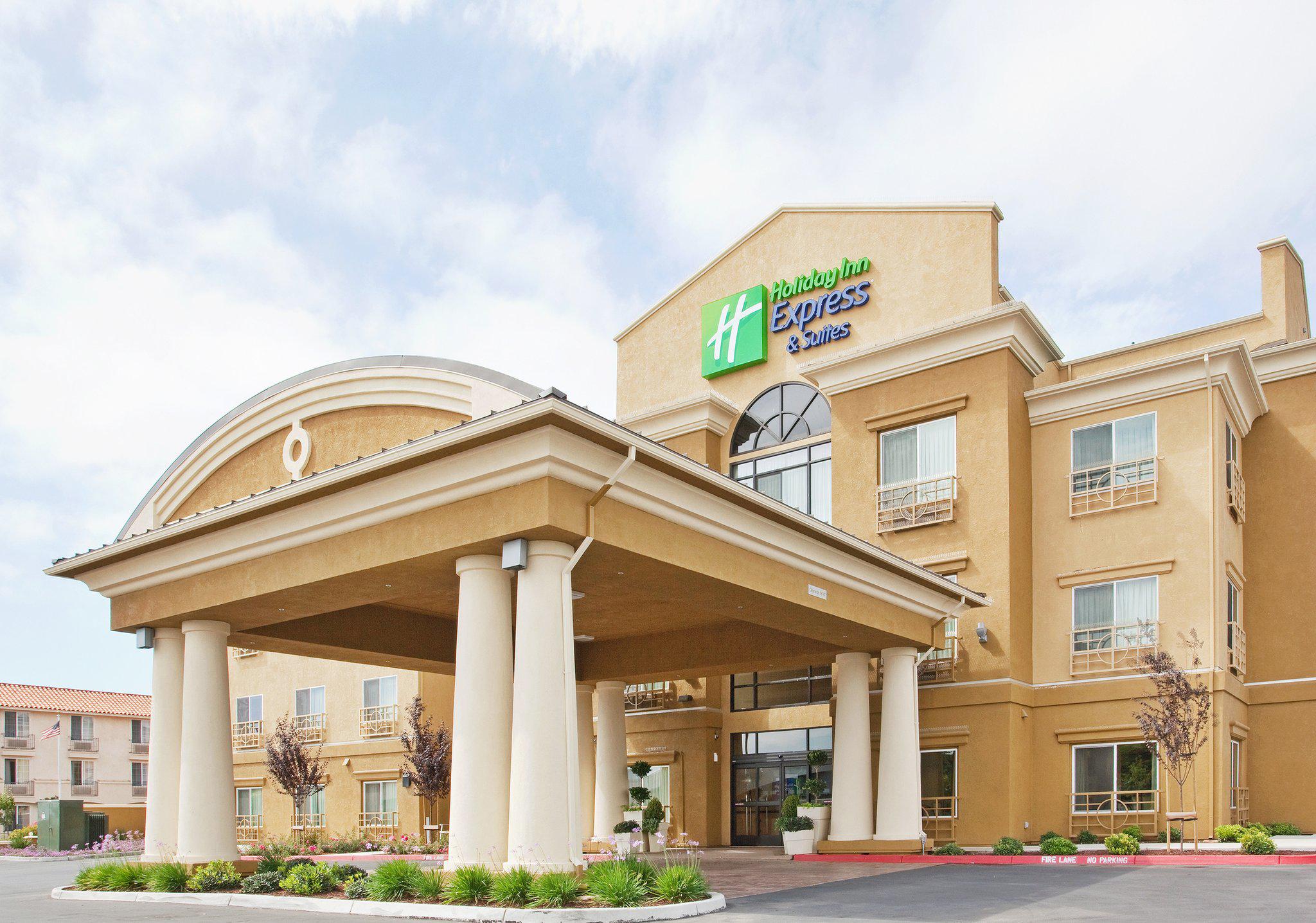 Holiday Inn Express & Suites Salinas Photo