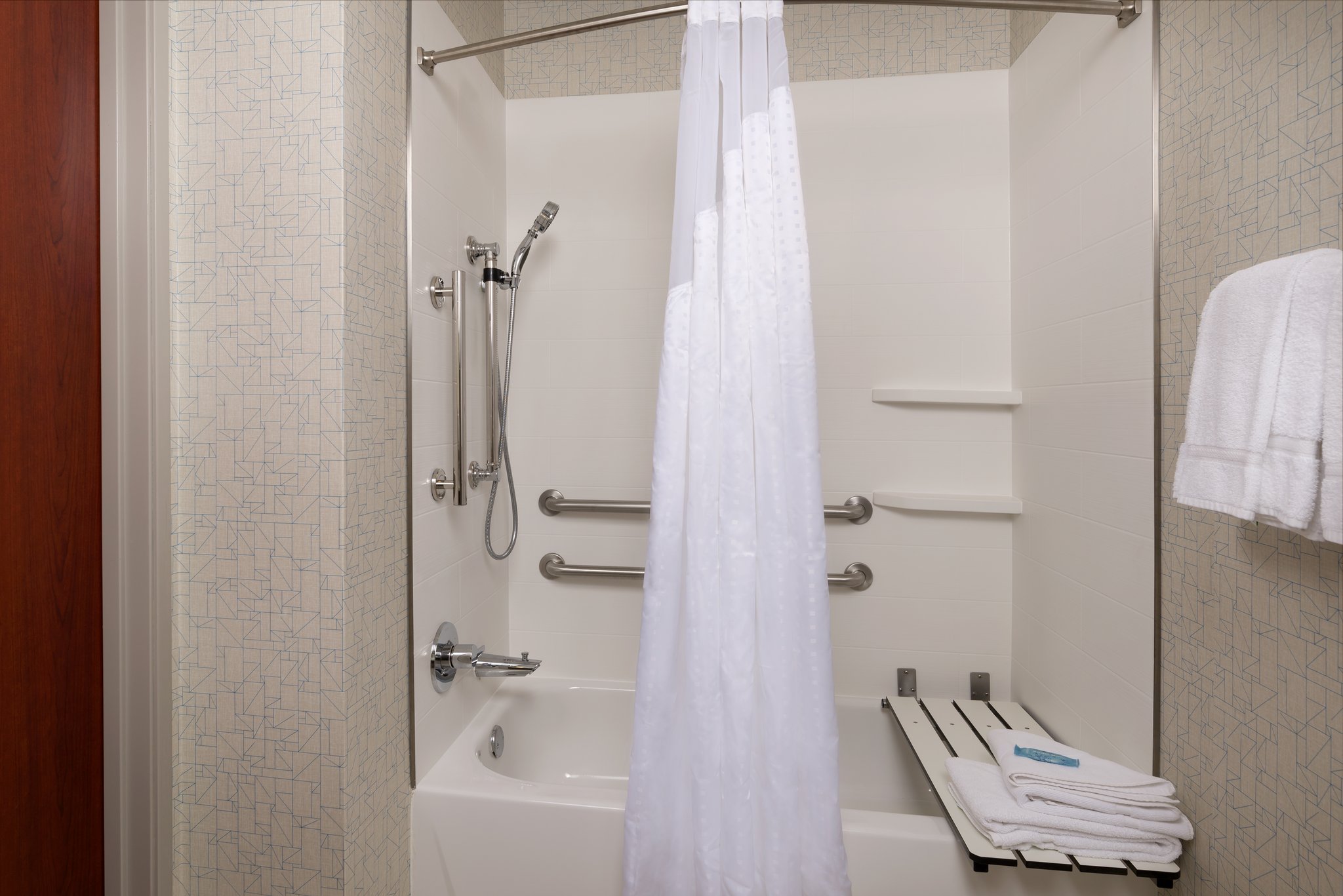 Holiday Inn Express & Suites Independence-Kansas City by IHG Image