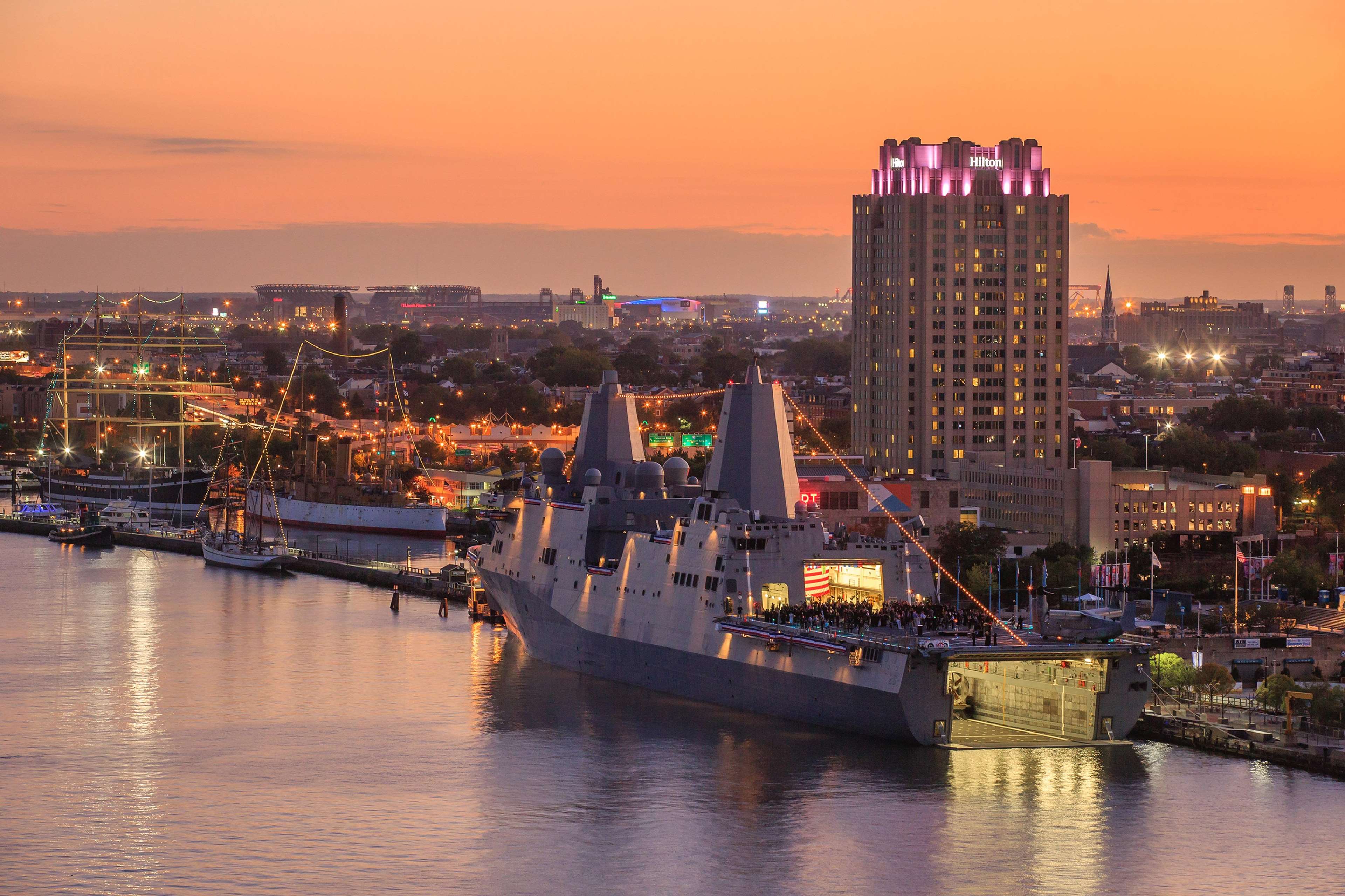 Hilton Philadelphia at Penn's Landing Photo