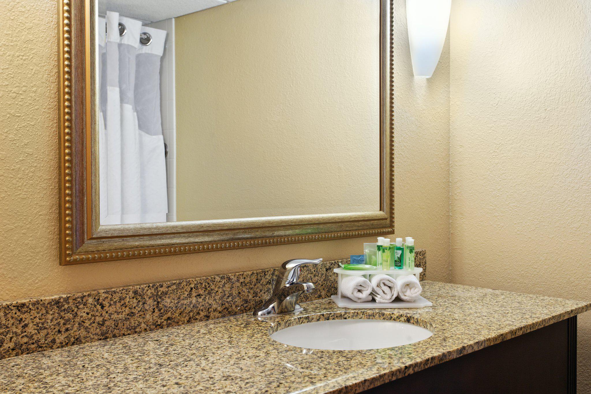 Holiday Inn Express & Suites Knoxville-North-I-75 Exit 112 Photo