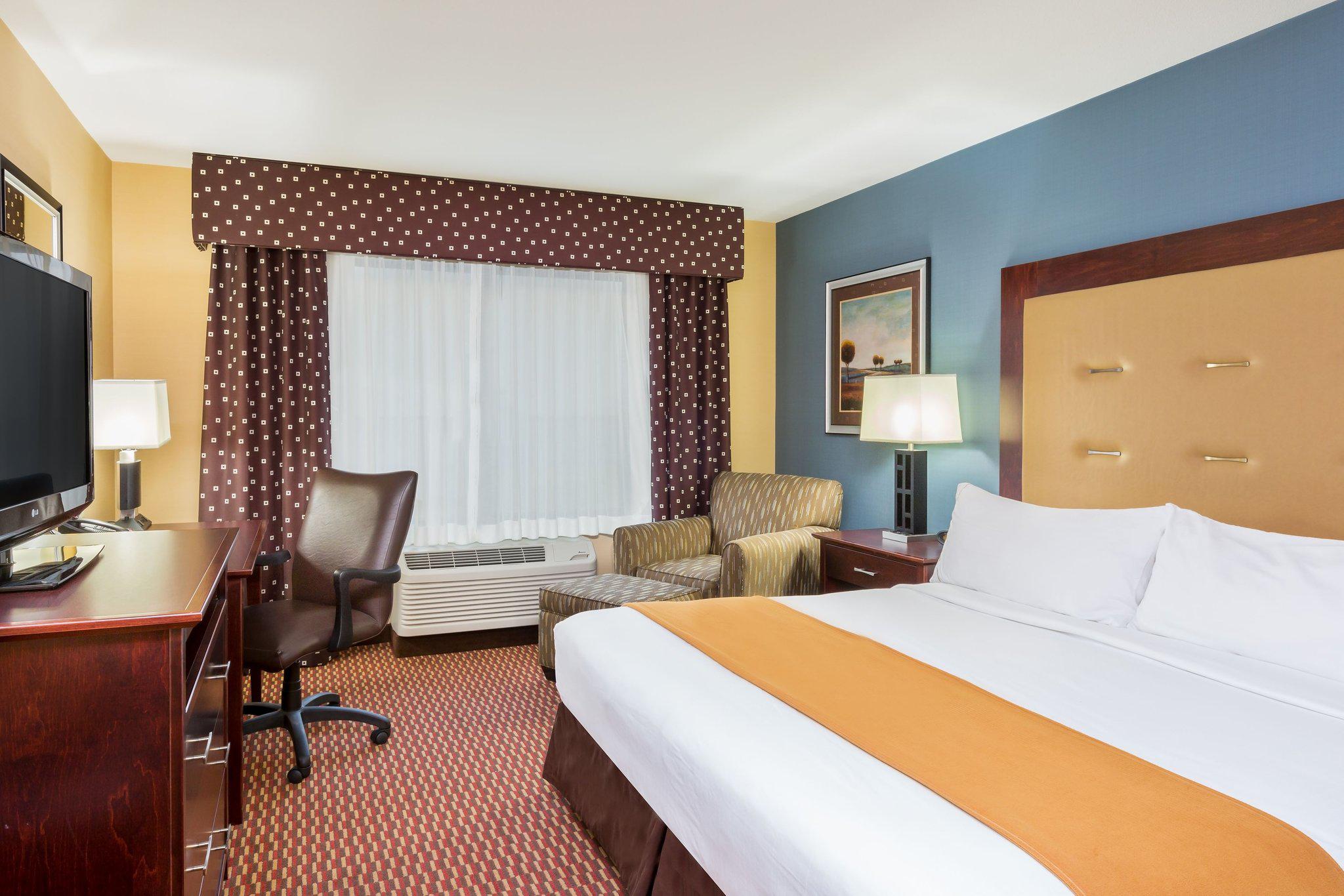 Holiday Inn Express & Suites Helena Photo