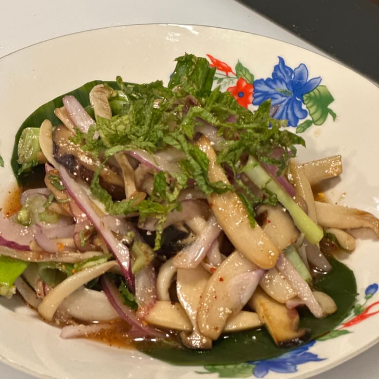 Larb Hed