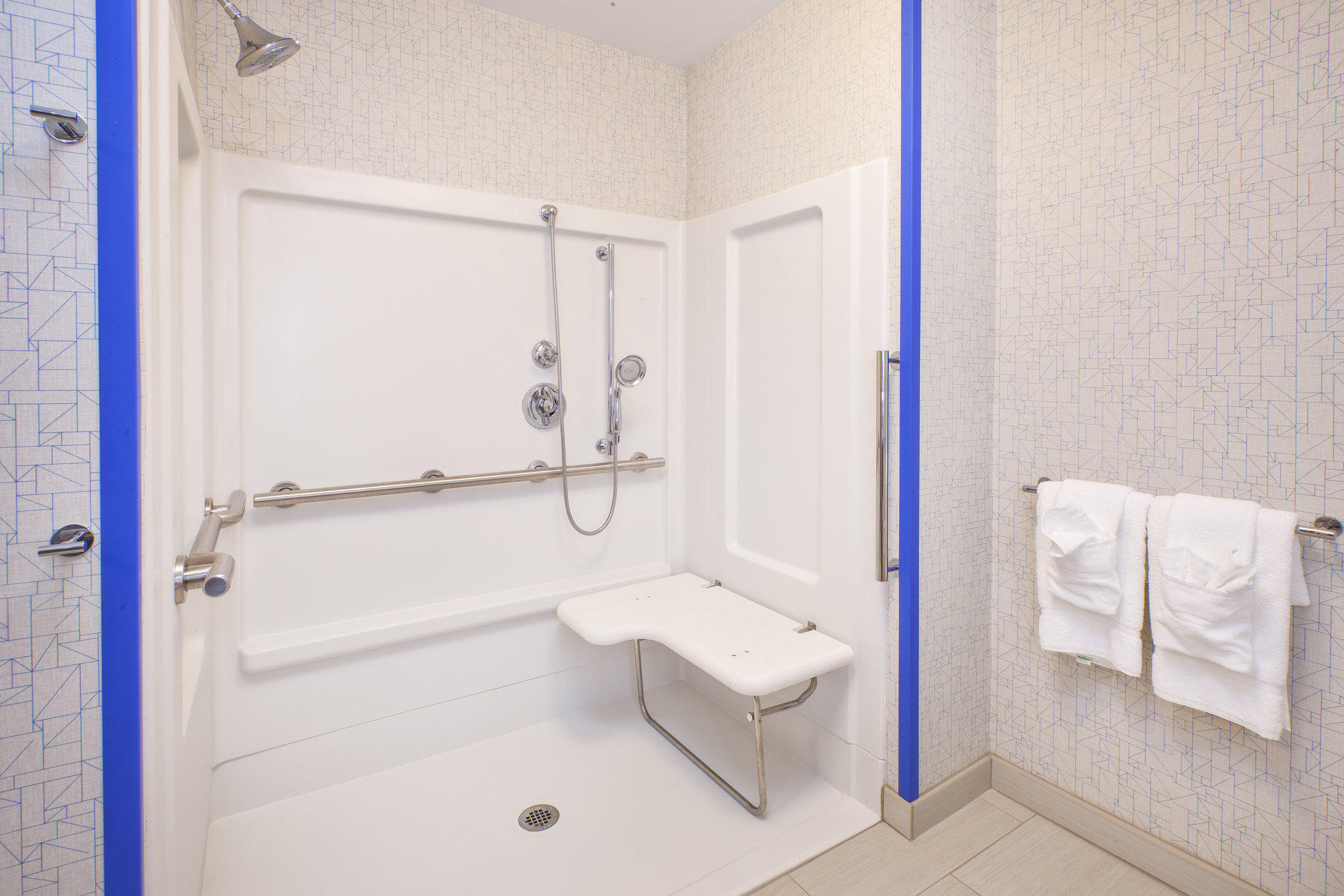 Holiday Inn Express & Suites New Castle Photo