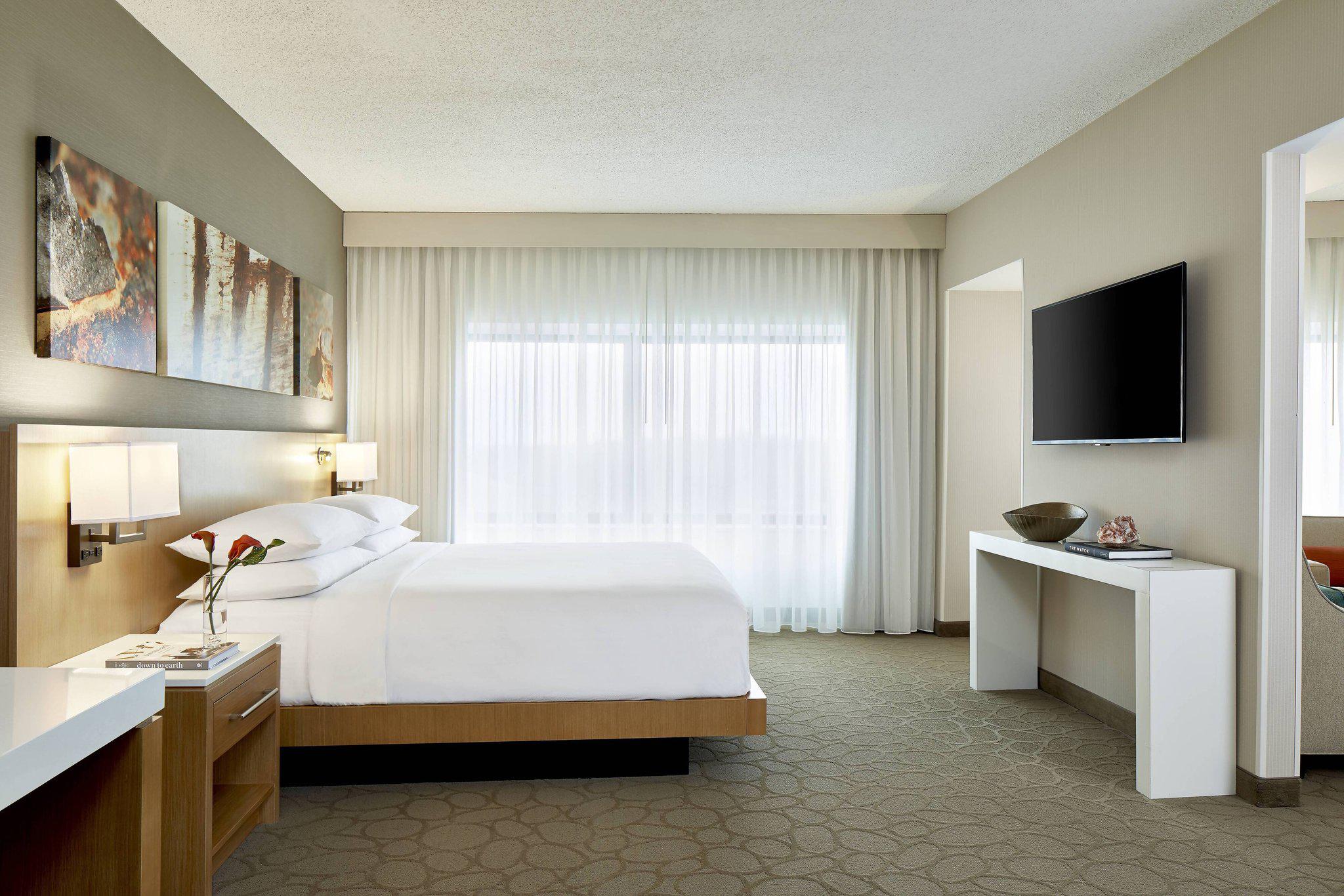 Renaissance Chicago Glenview Suites Hotel Photo