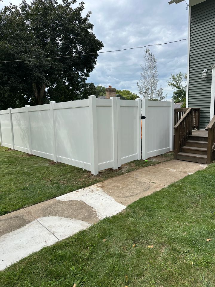 Top Rail Fence Naperville Image