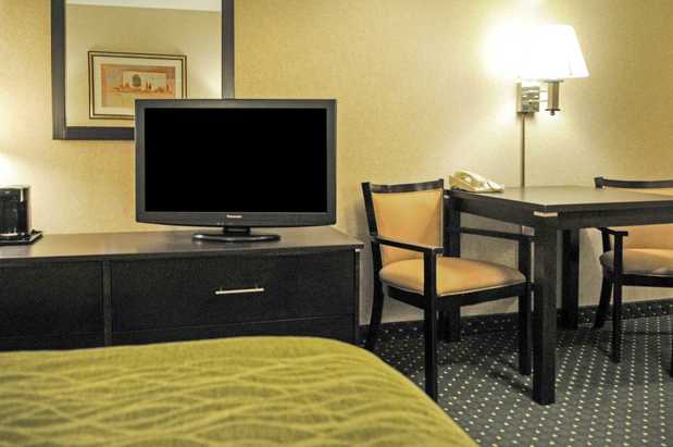 Images Comfort Inn & Suites Alameda at Albuquerque Balloon Fiesta Park