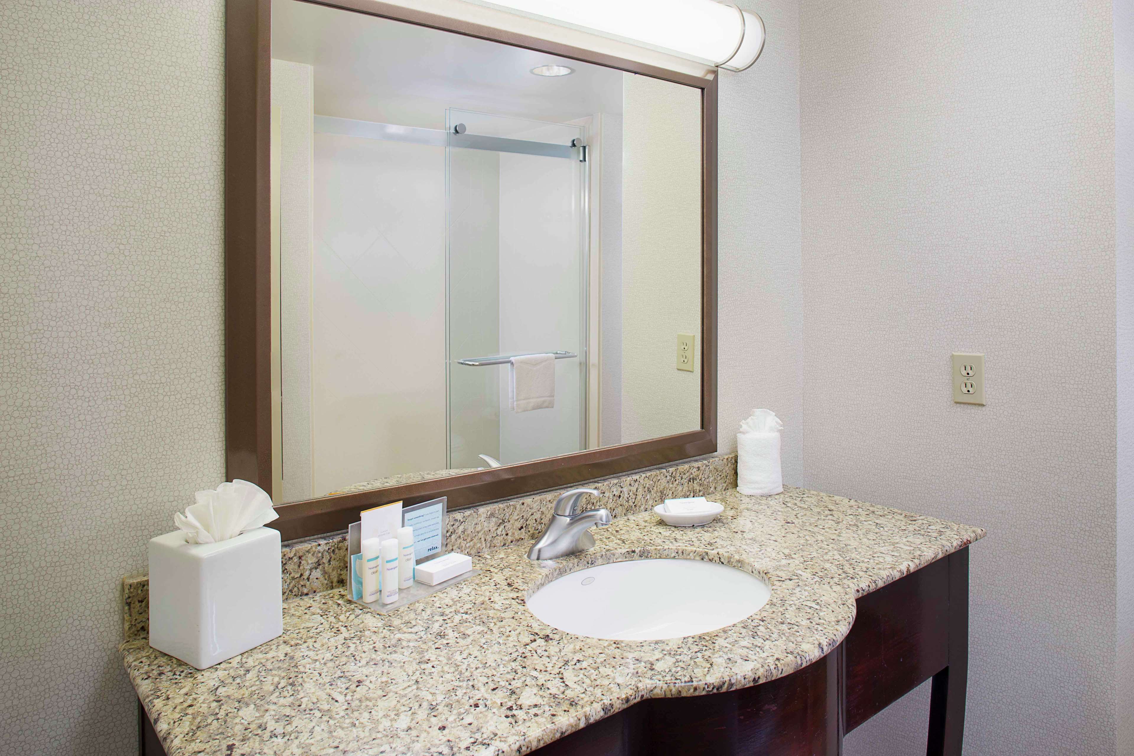 Hampton Inn Garden City Long Island Photo