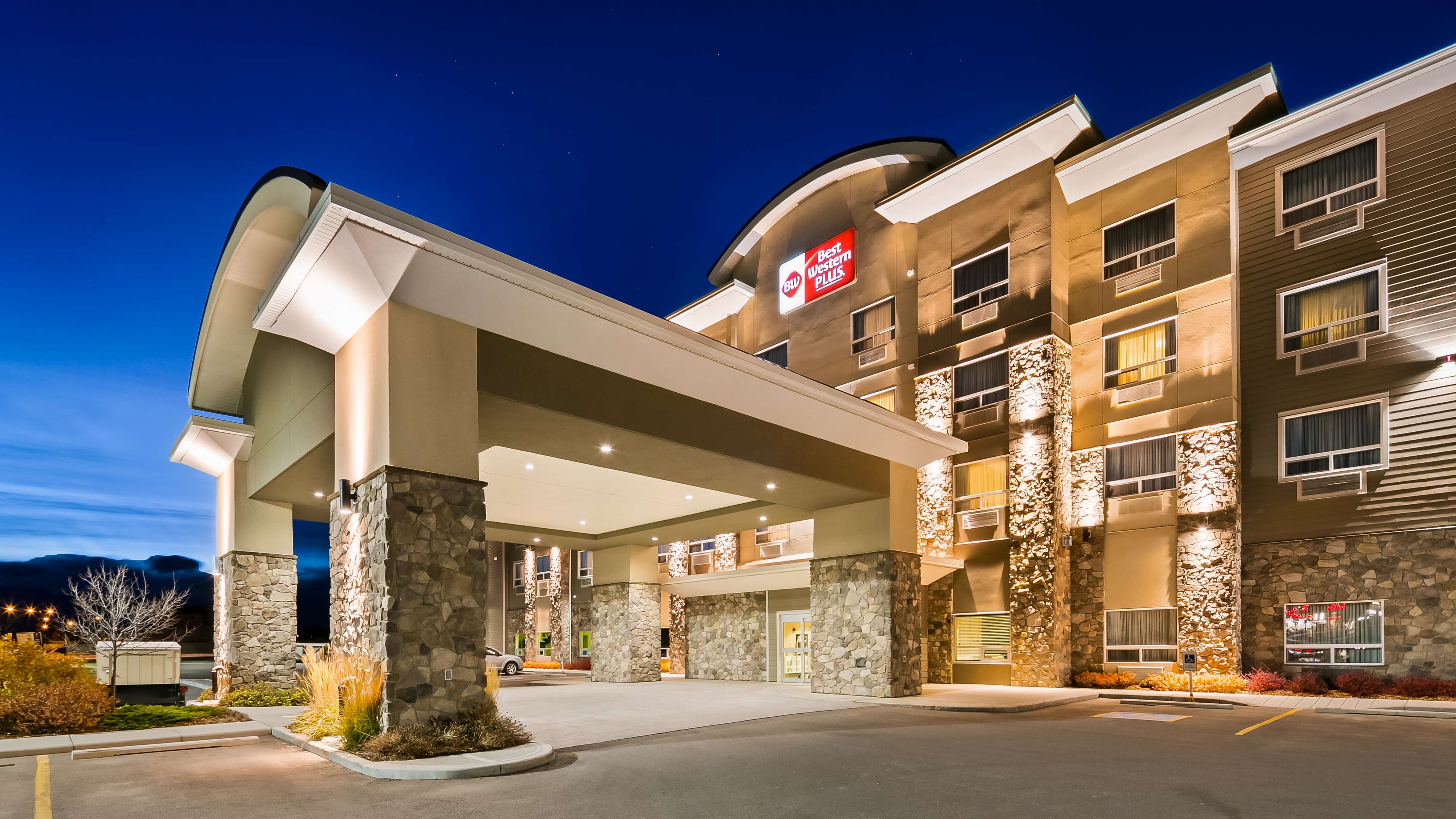 Best Western Plus Okotoks Inn & Suites, Okotoks AB Ourbis