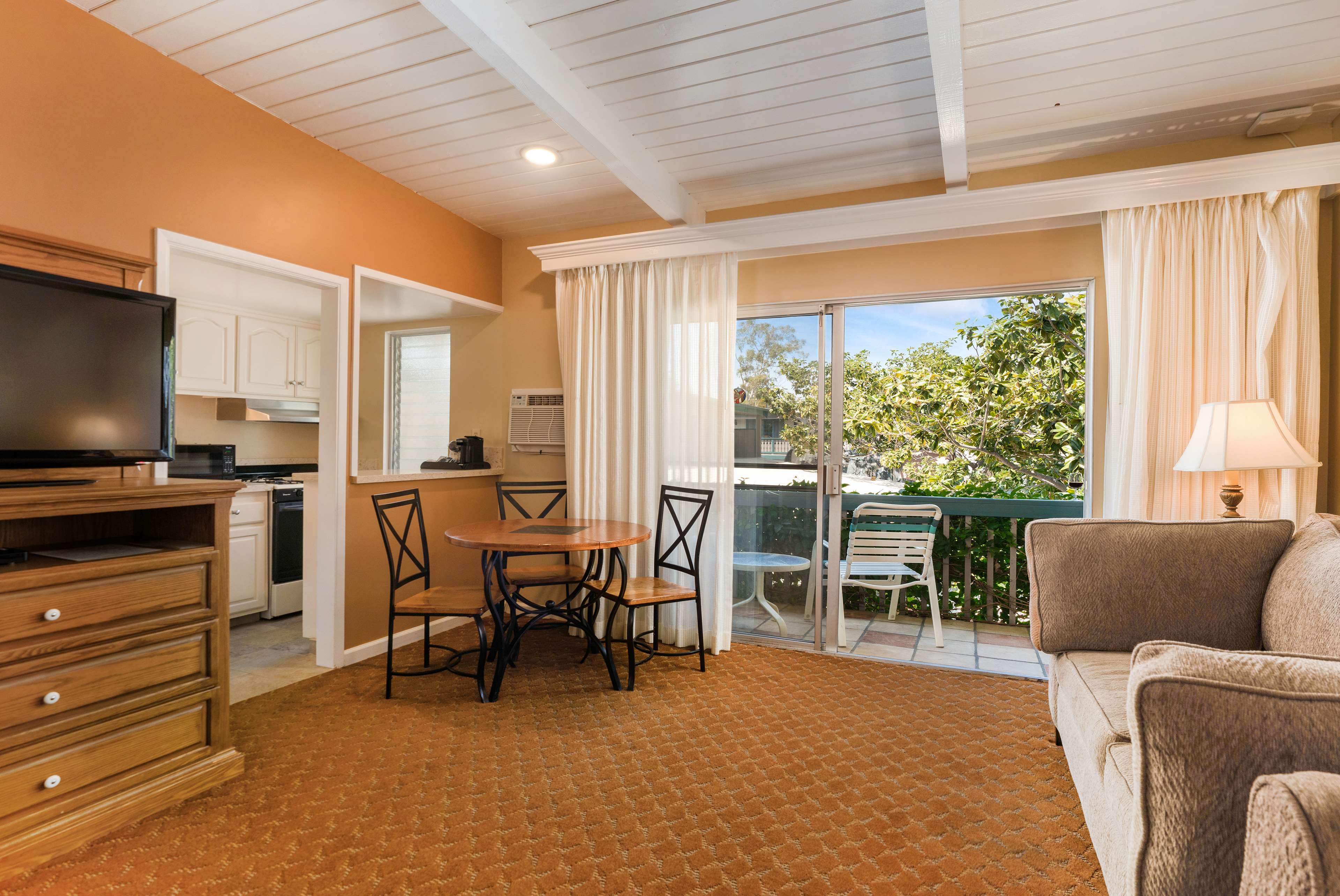 Pool Suite Living Room, Dining area, Kitchen