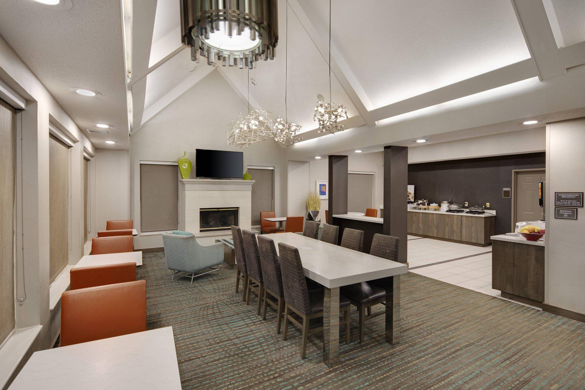 Residence Inn by Marriott Indianapolis Airport Photo