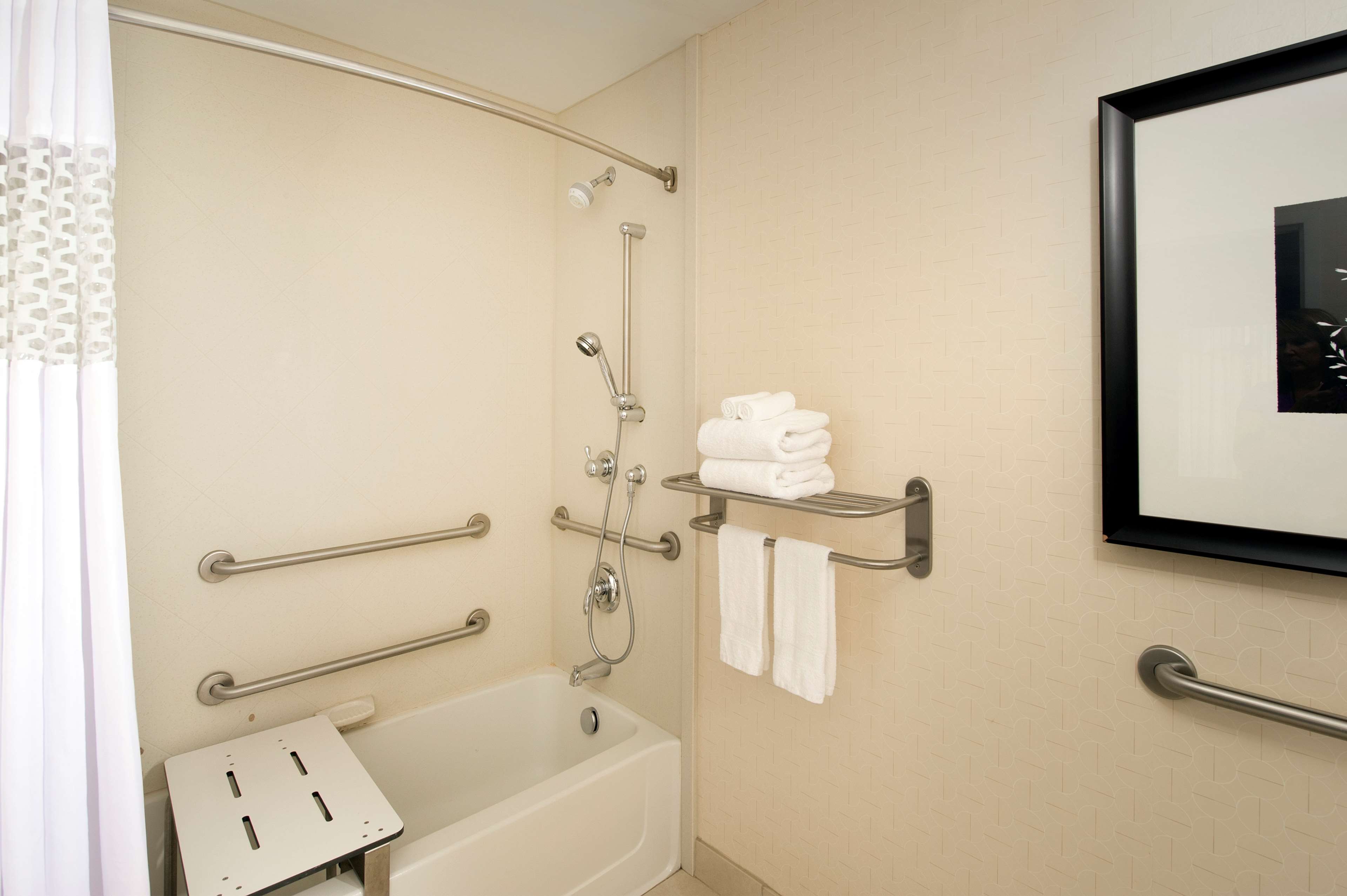 Guest room bath